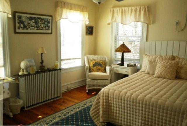Shelter Island Room King Waterfront
