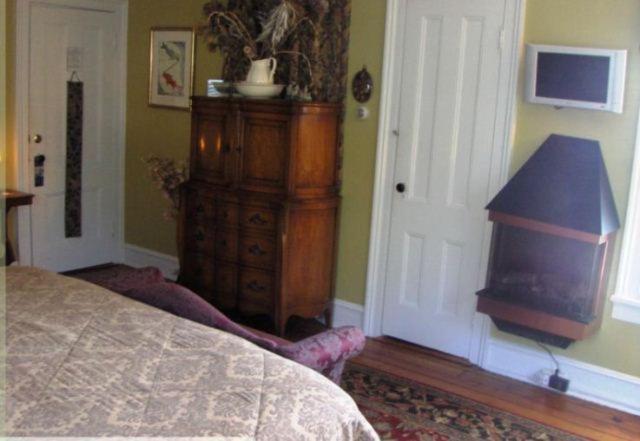 Greenport Room King Waterfront