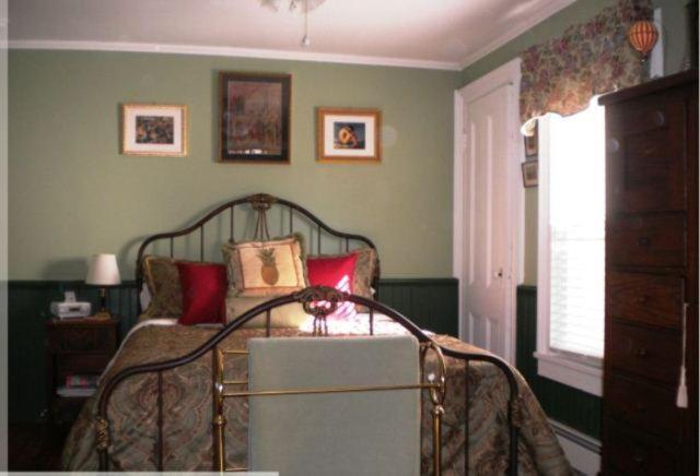 Queen Room Suite