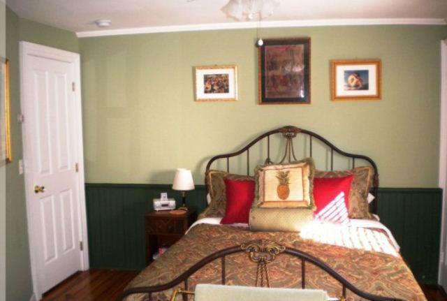Queen Room Suite