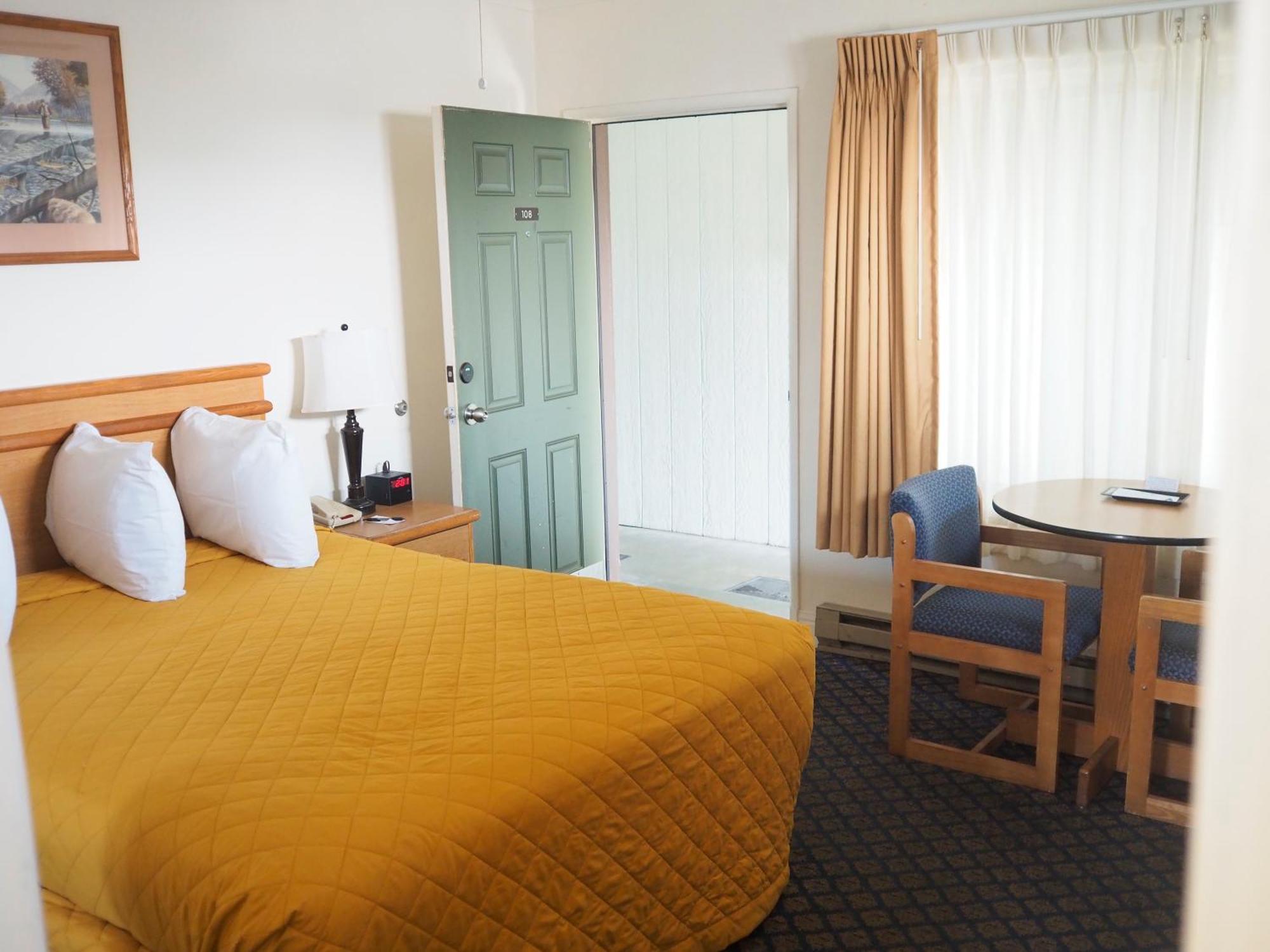 Standard Queen Room Not Pet Friendly