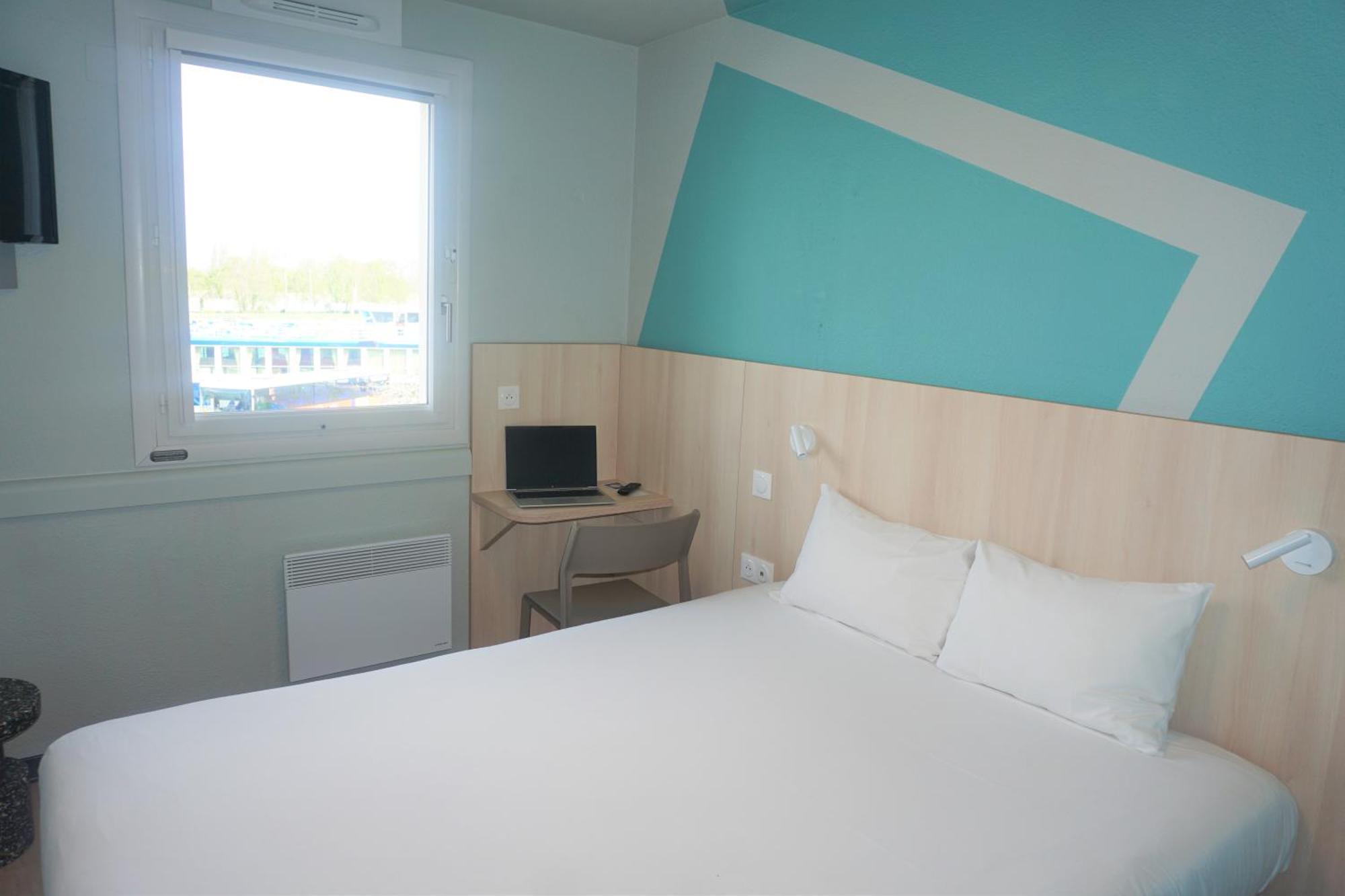 Classic Room Double Bed,1584597744:JPEG