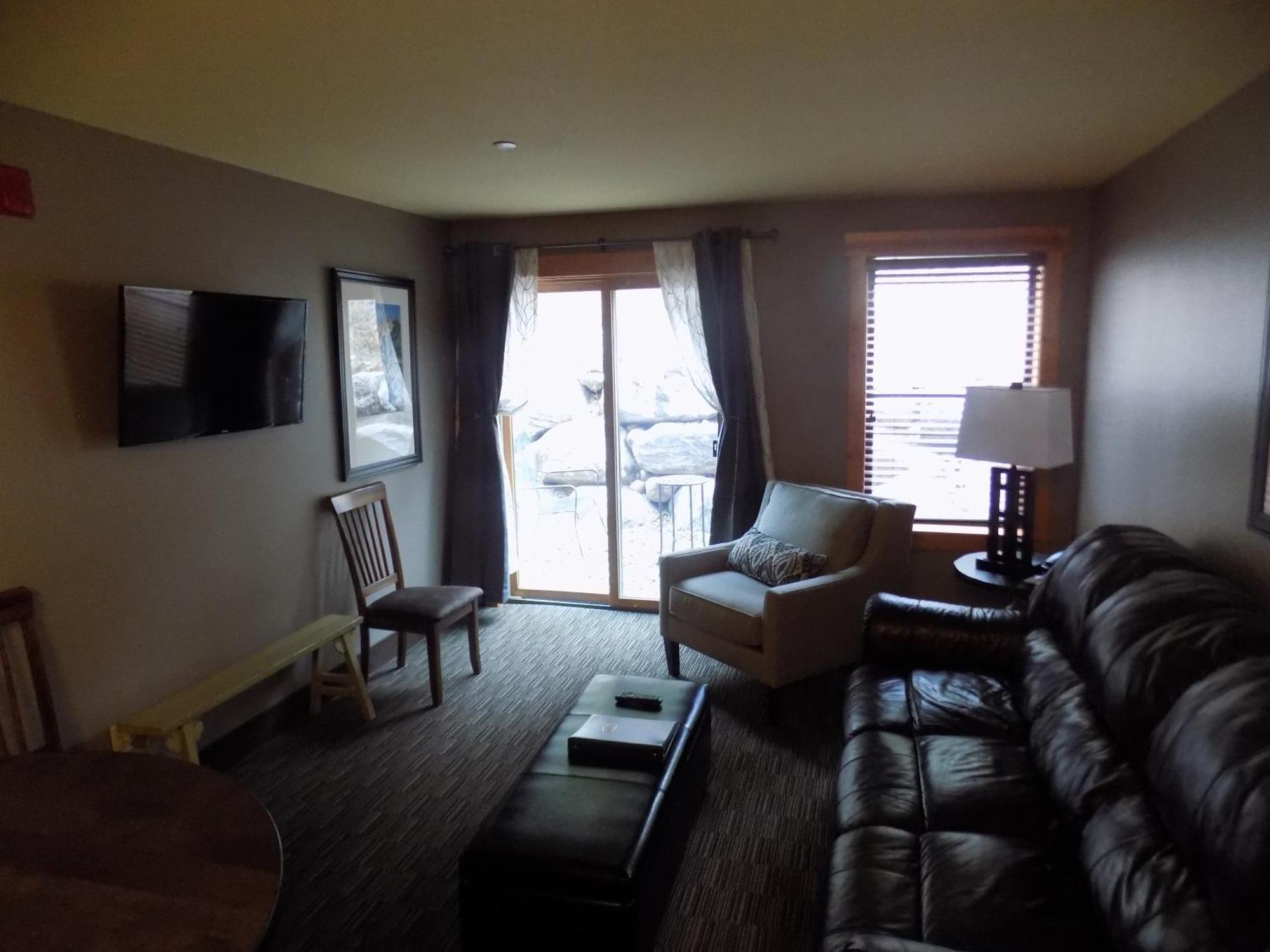 Deluxe King Suite