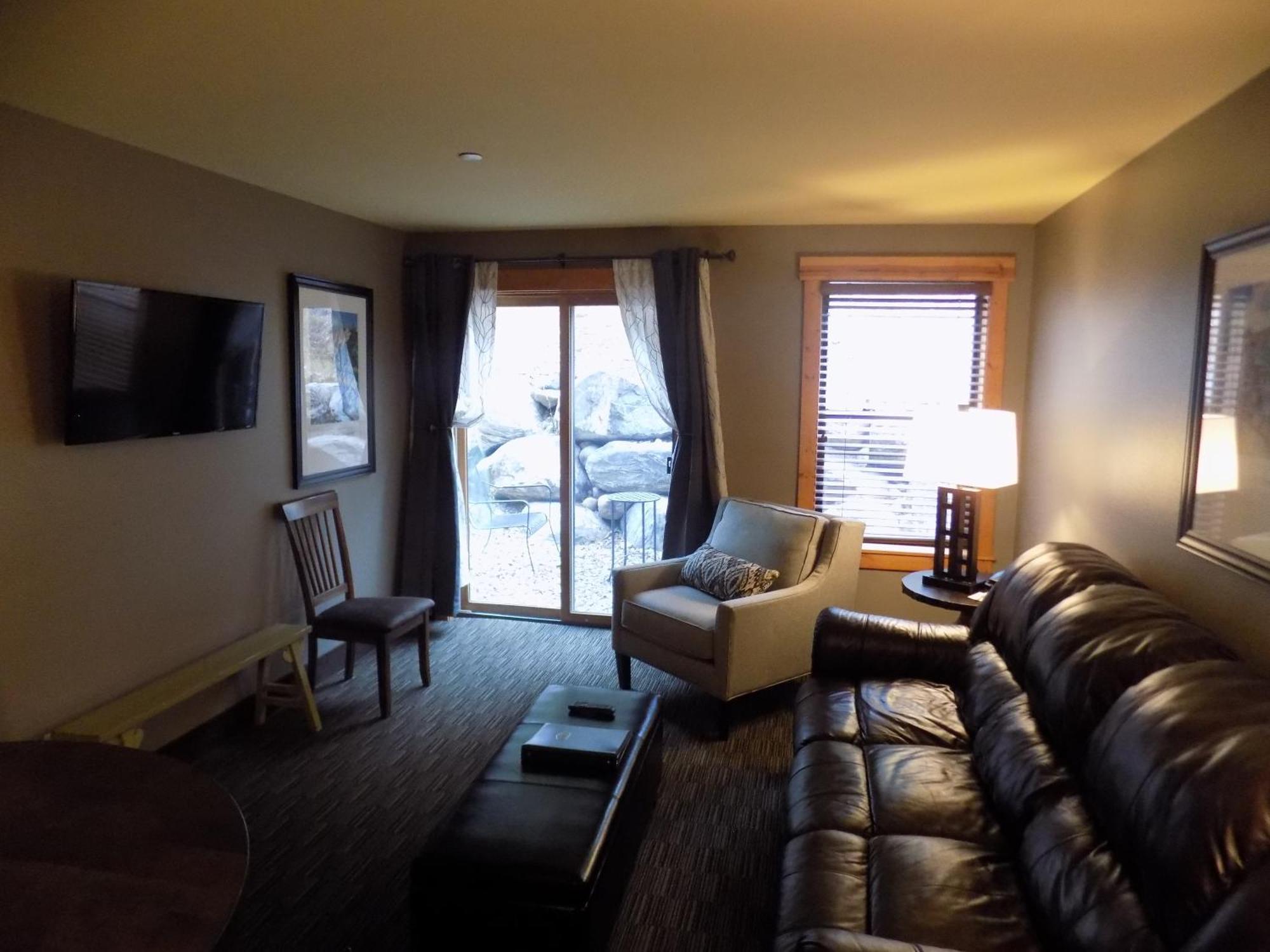 Deluxe King Suite