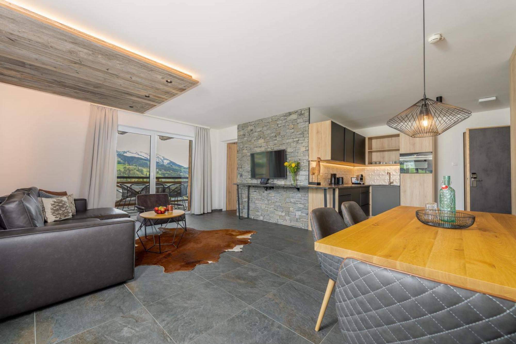 One-Bedroom Suite with Bath Tub,1584740121:JPEG