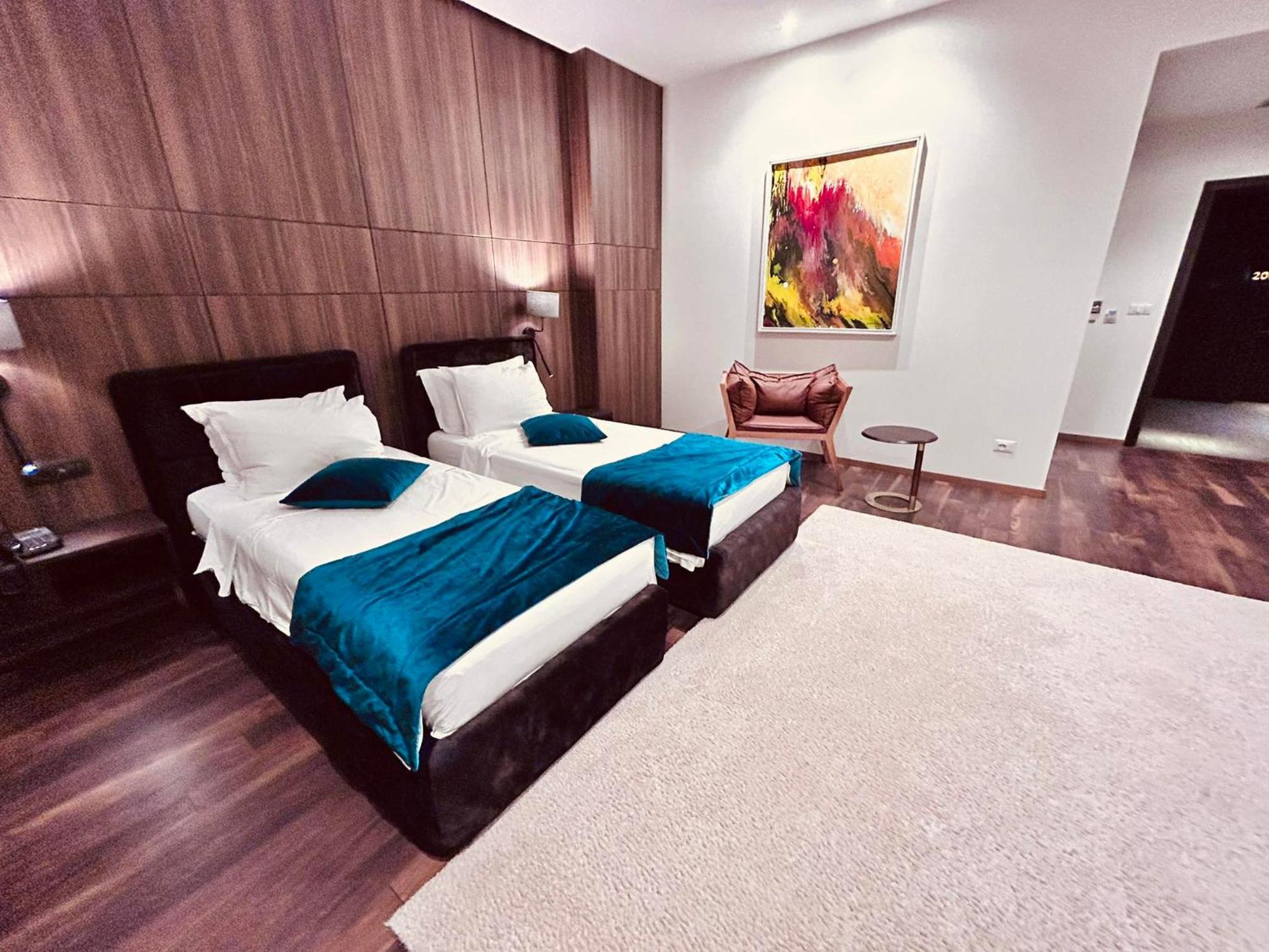 Large Twin Room