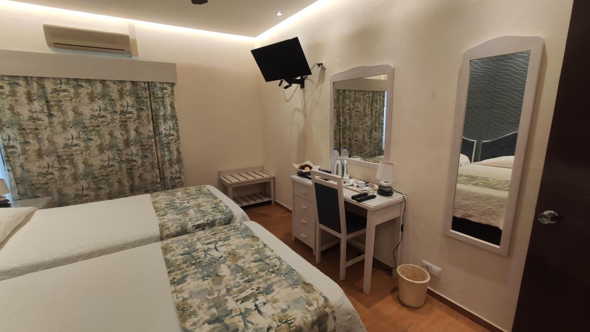 Superior Twin Room Balcony Sea or River View