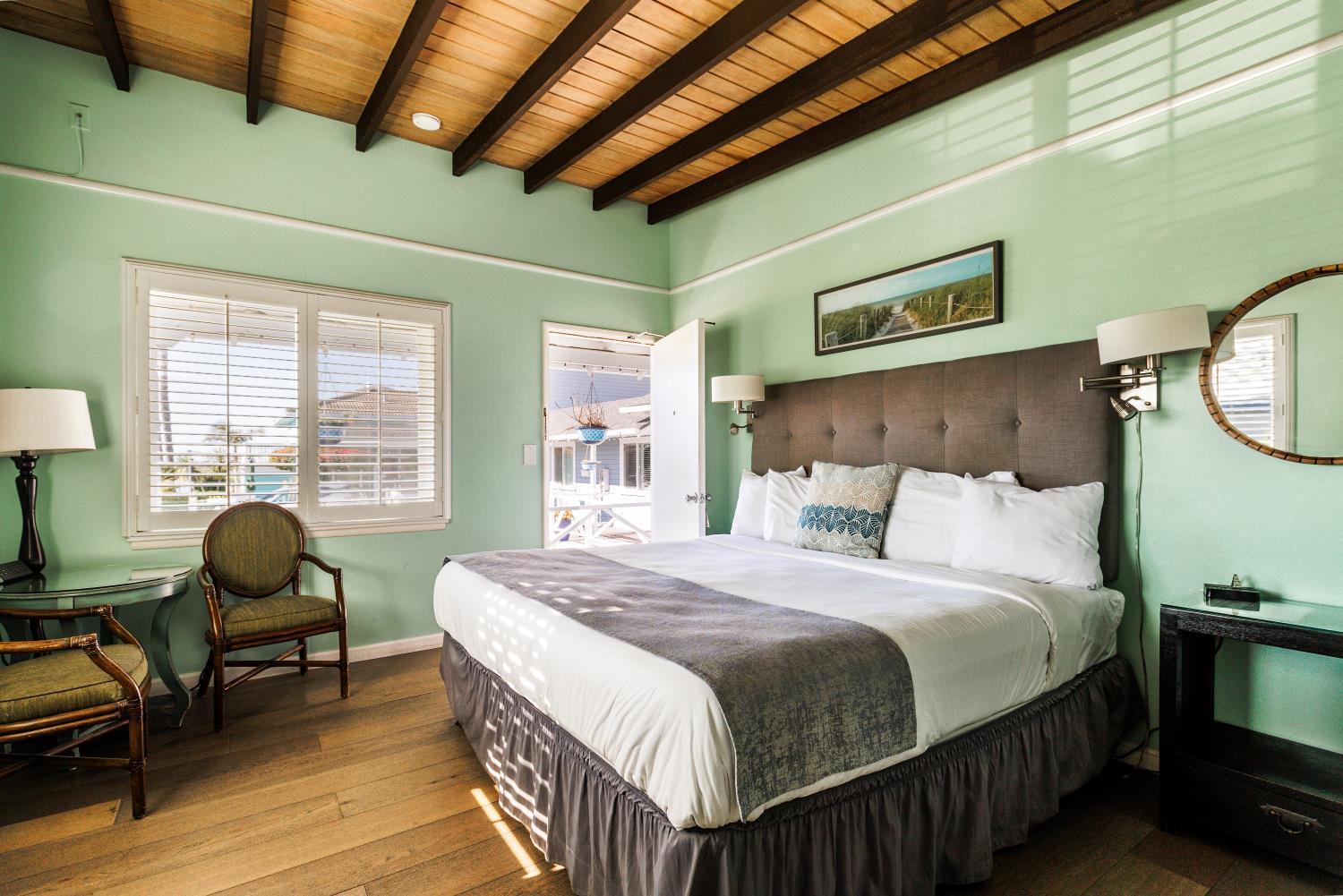 King Room Partial Ocean View Kitchenette
