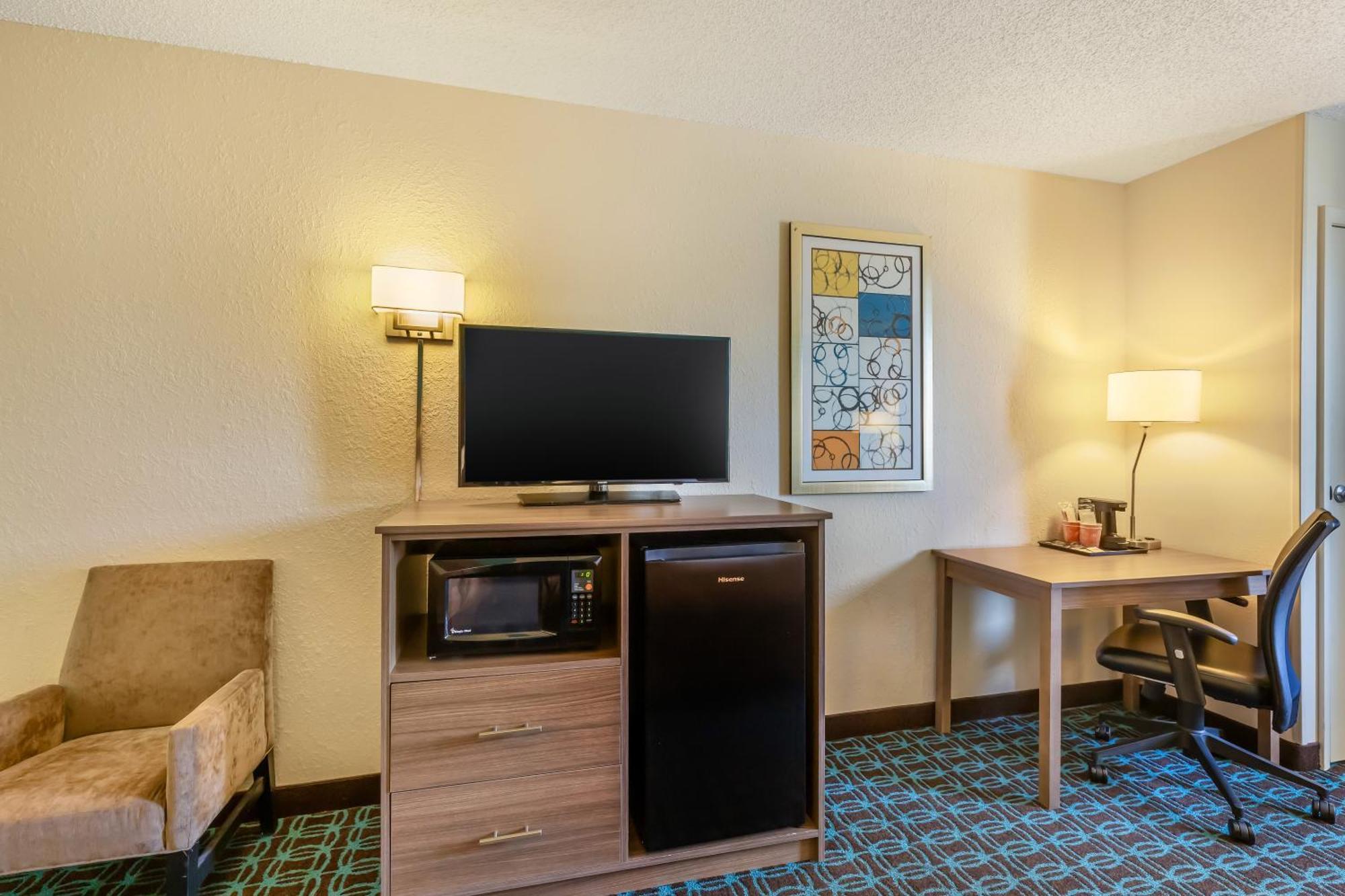 Family Room with Two Queen Beds and Sofa bed - Non Smoking,1586121387:JPEG