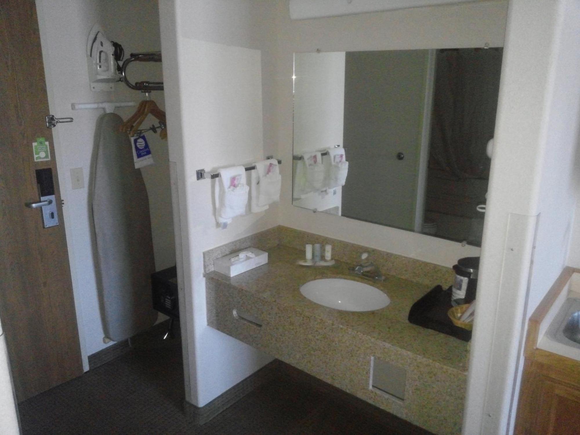 King Room - Accessible/Non-Smoking