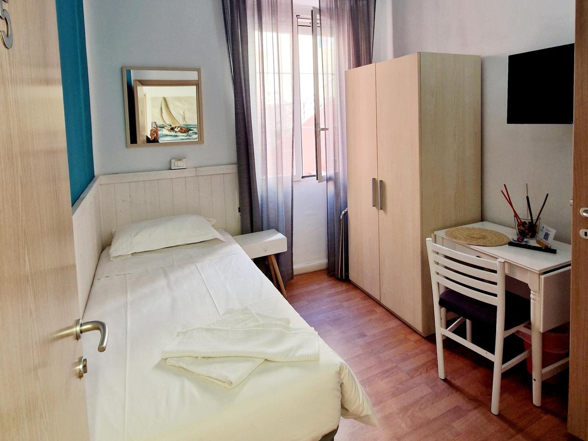 Small Single Room,1586144947:JPEG