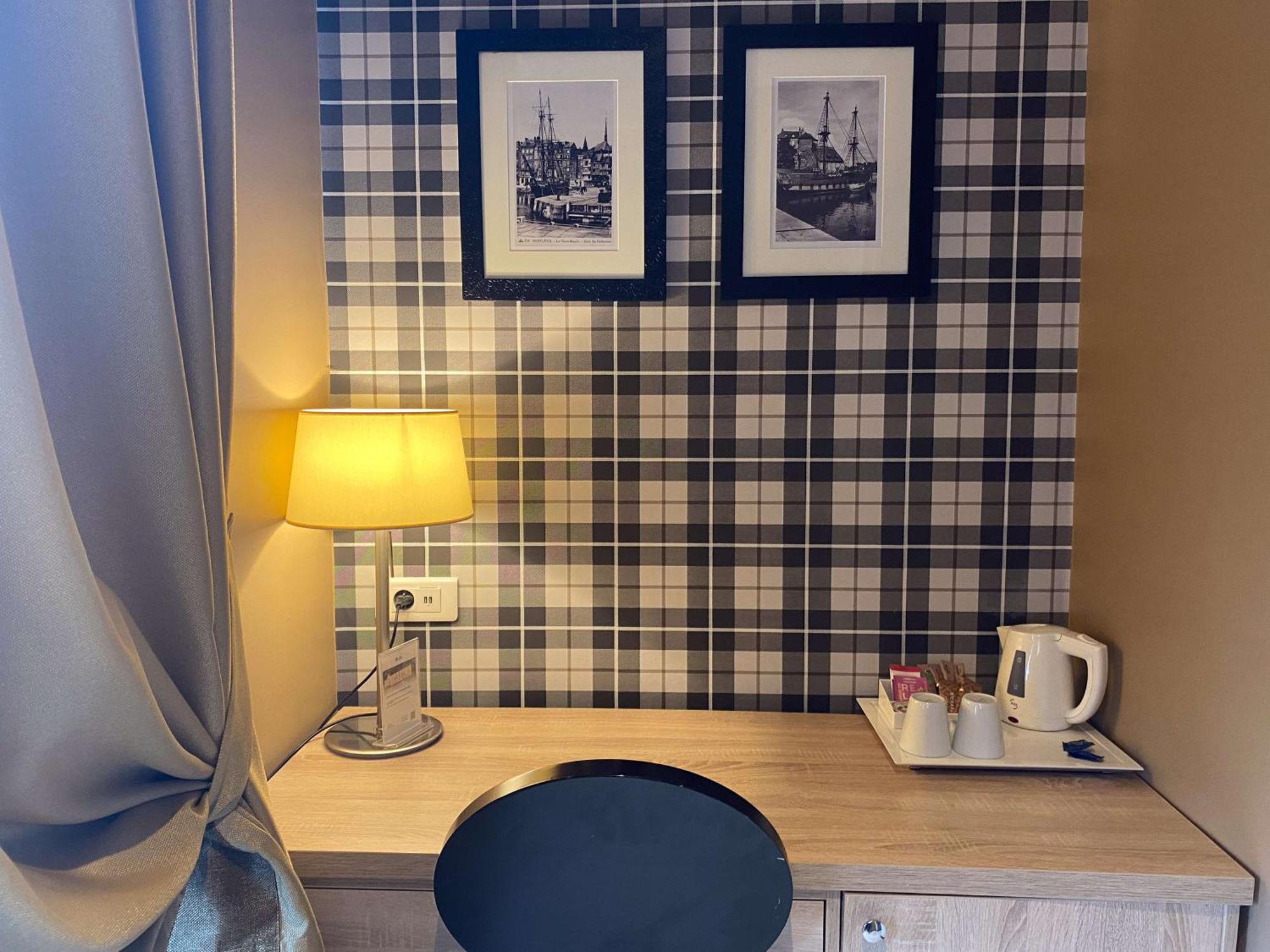 Small Standard Double Room Harbor Entrance View Non-Smoking