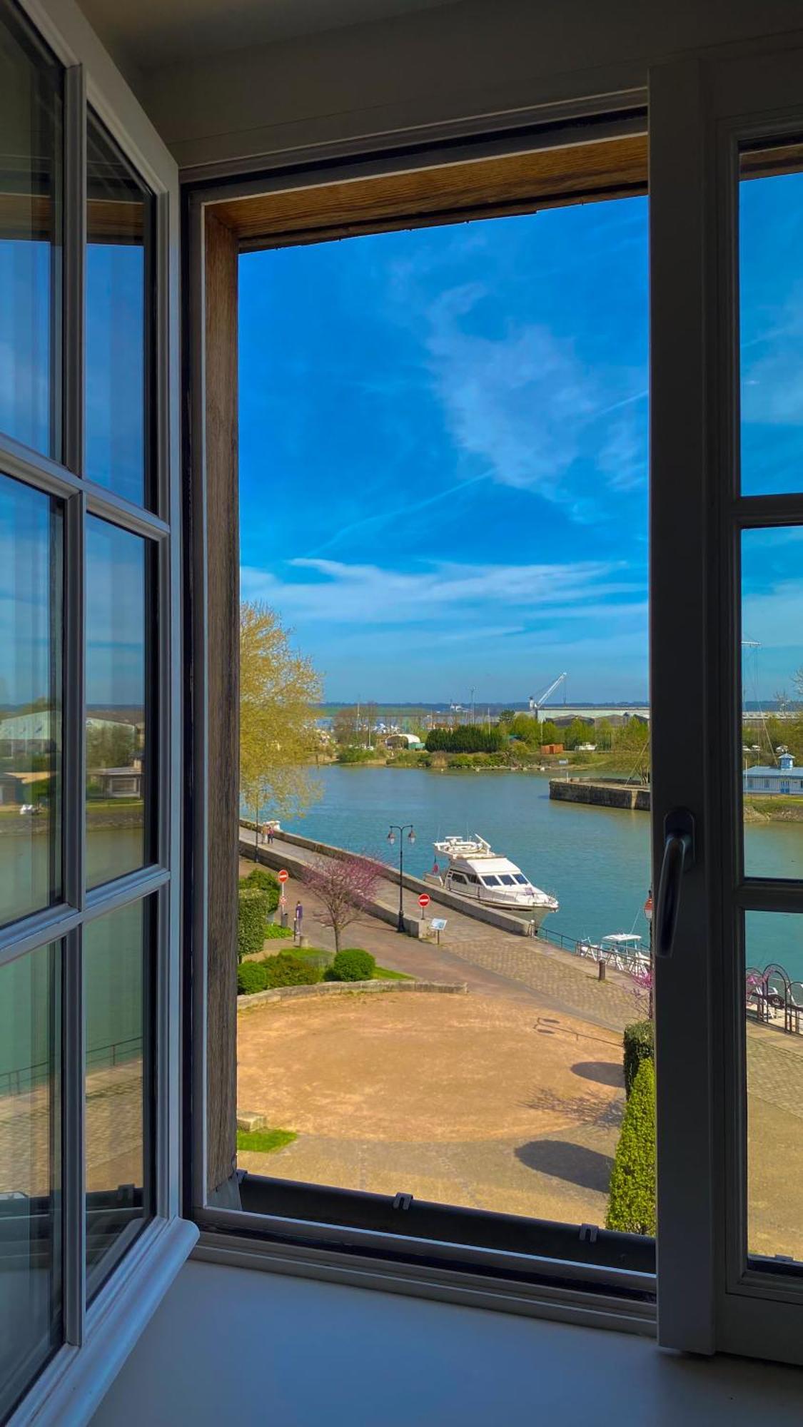 Small Standard Double Room Harbor Entrance View Non-Smoking