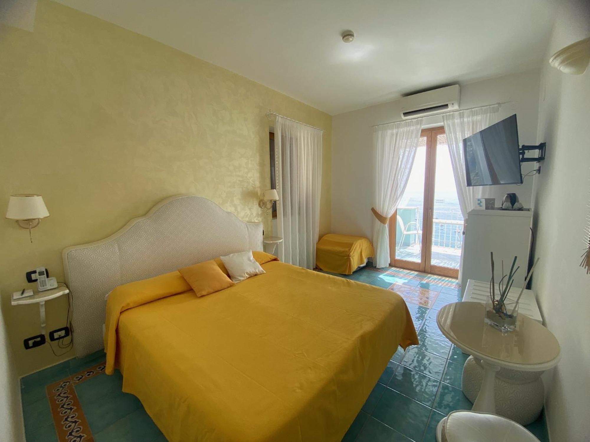 Deluxe Double or Twin Room Sea View