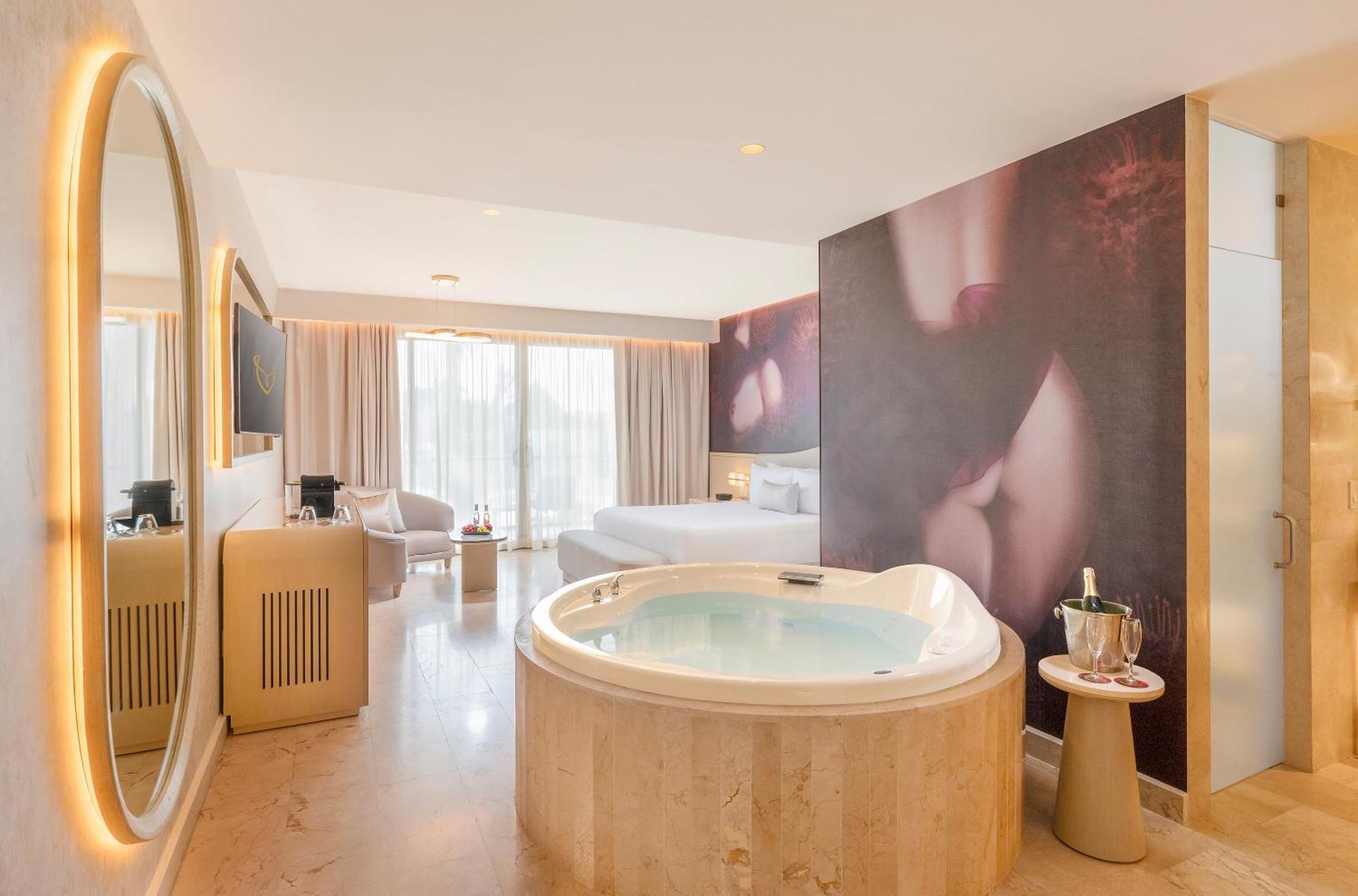 Beloved Tropical View Jacuzzi Suite The Eden Section