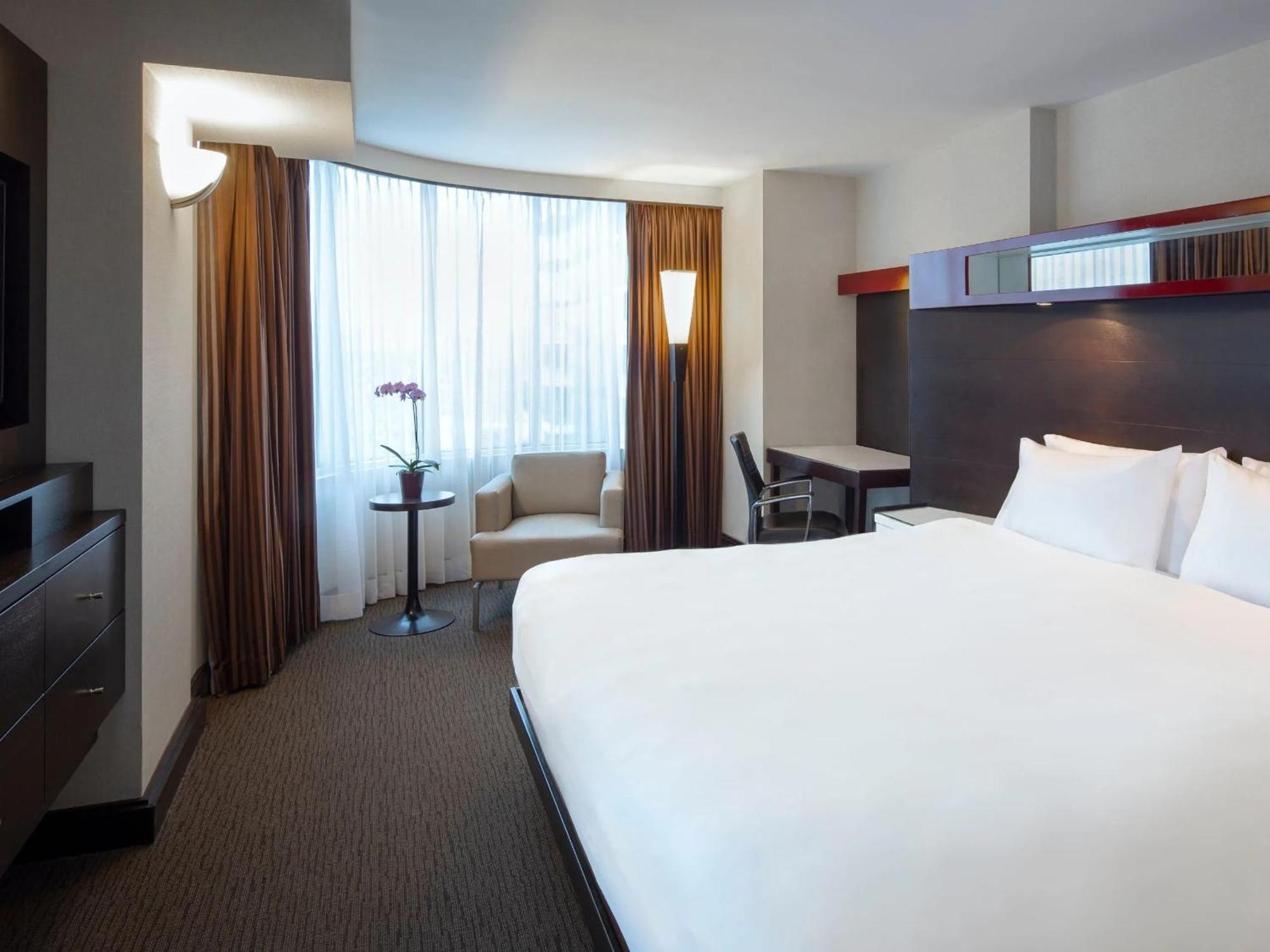 Deluxe Suite City View