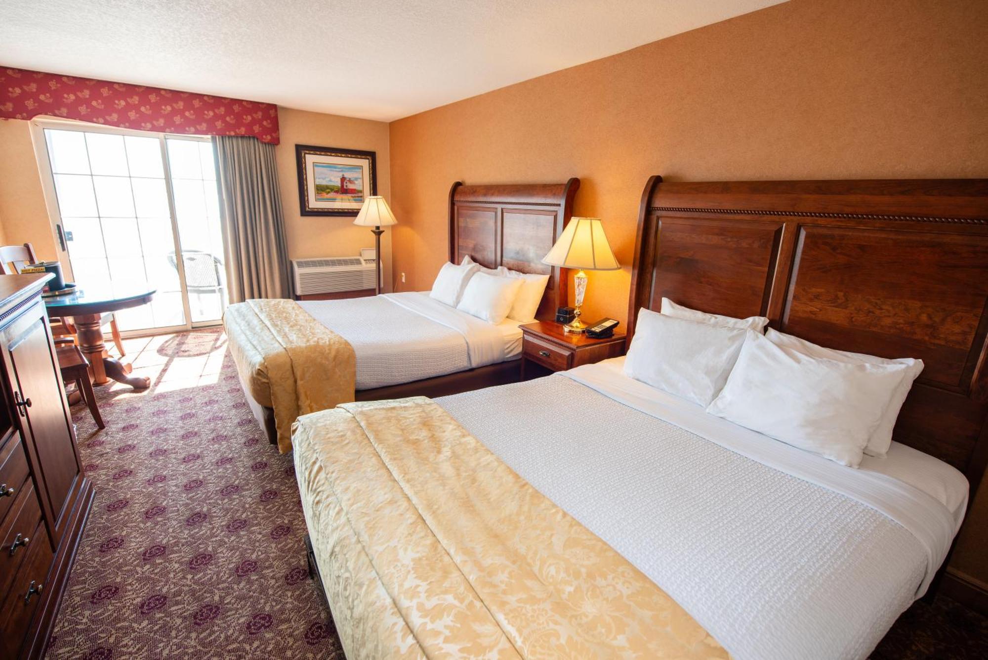 Queen Room Two Queen Beds Lake View