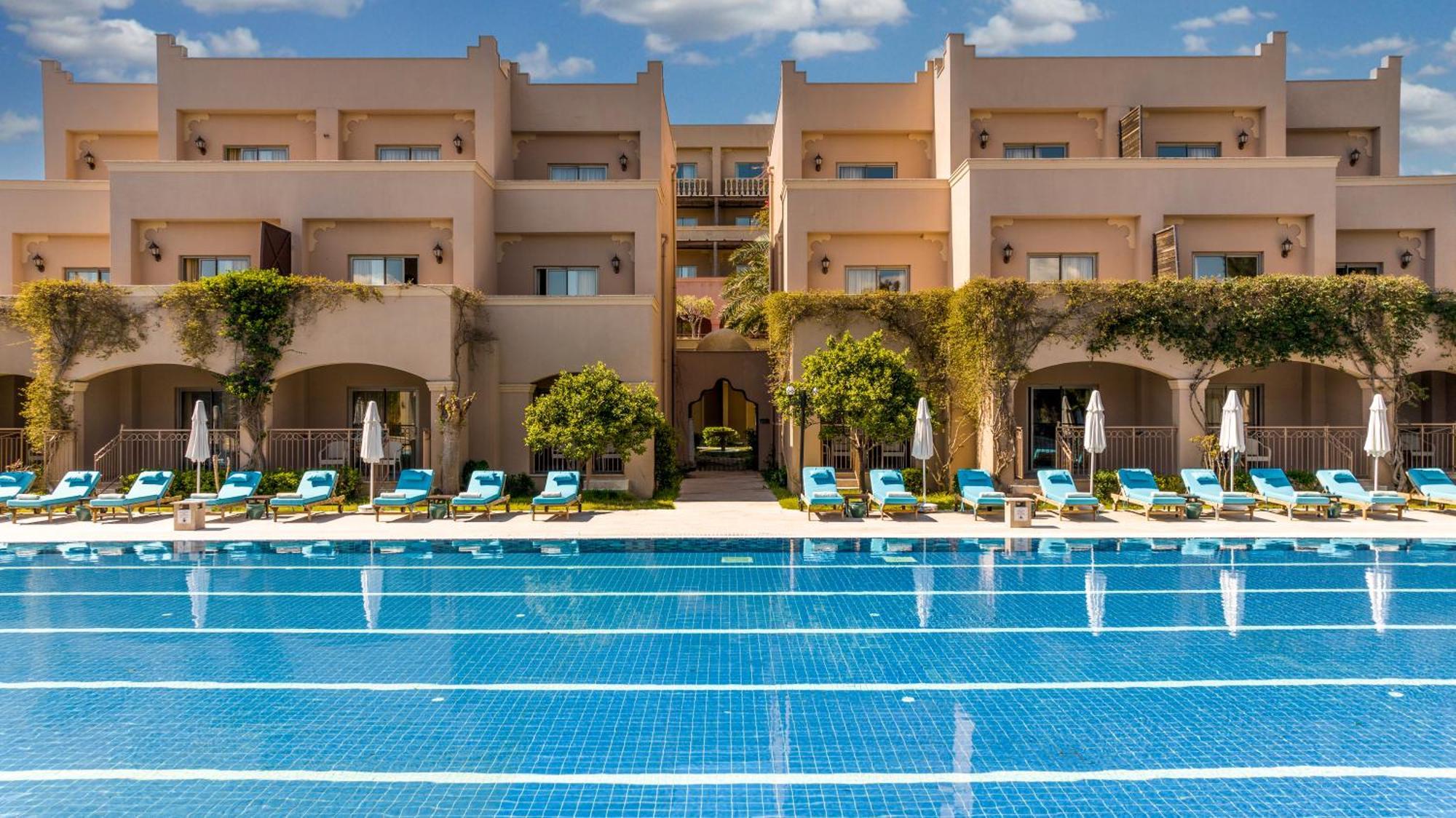 Swim-Up Room