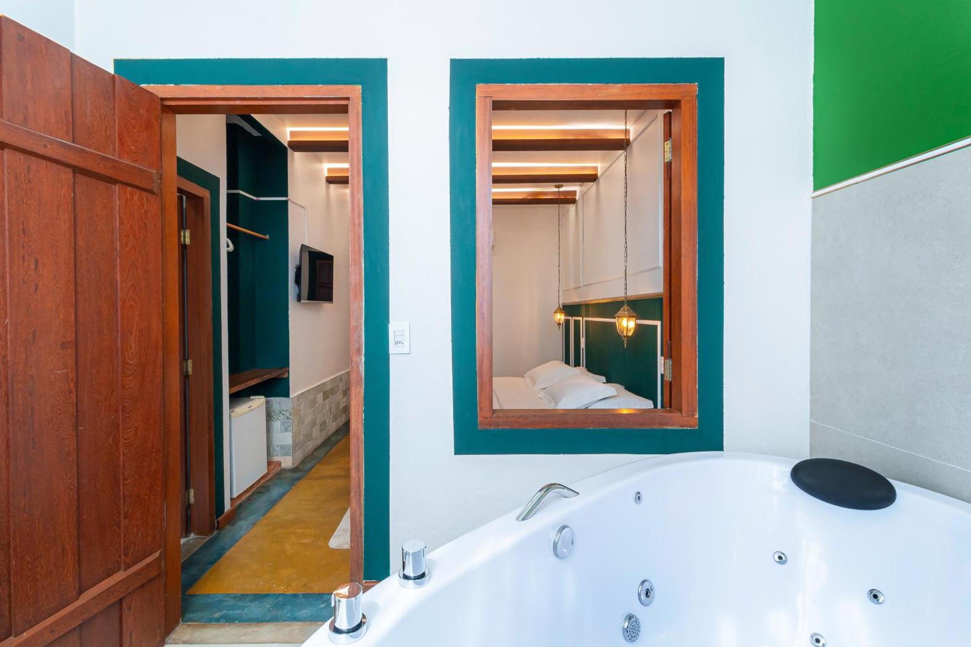 Deluxe Suite Spa Bath