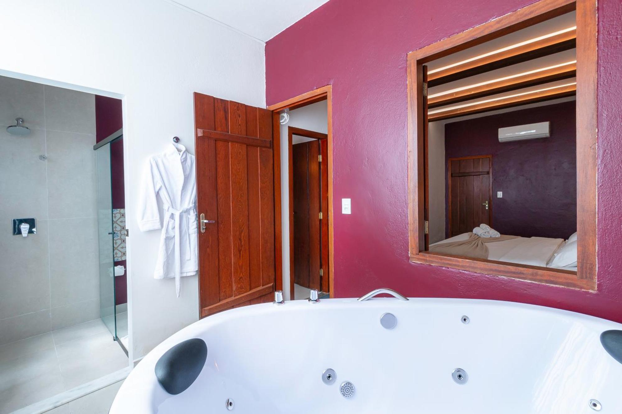 Deluxe Suite Spa Bath
