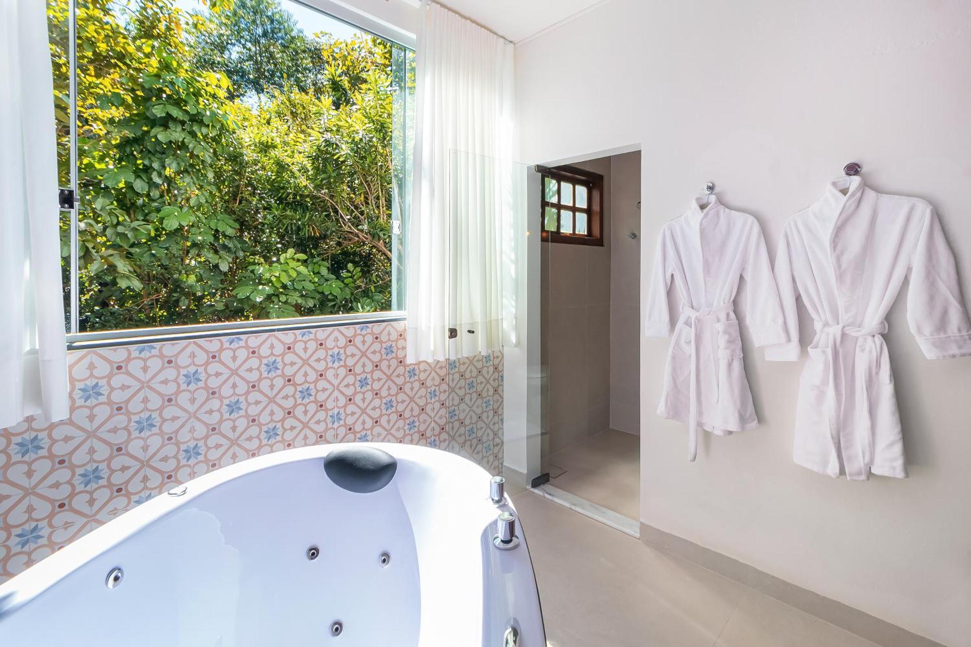Deluxe Suite Spa Bath
