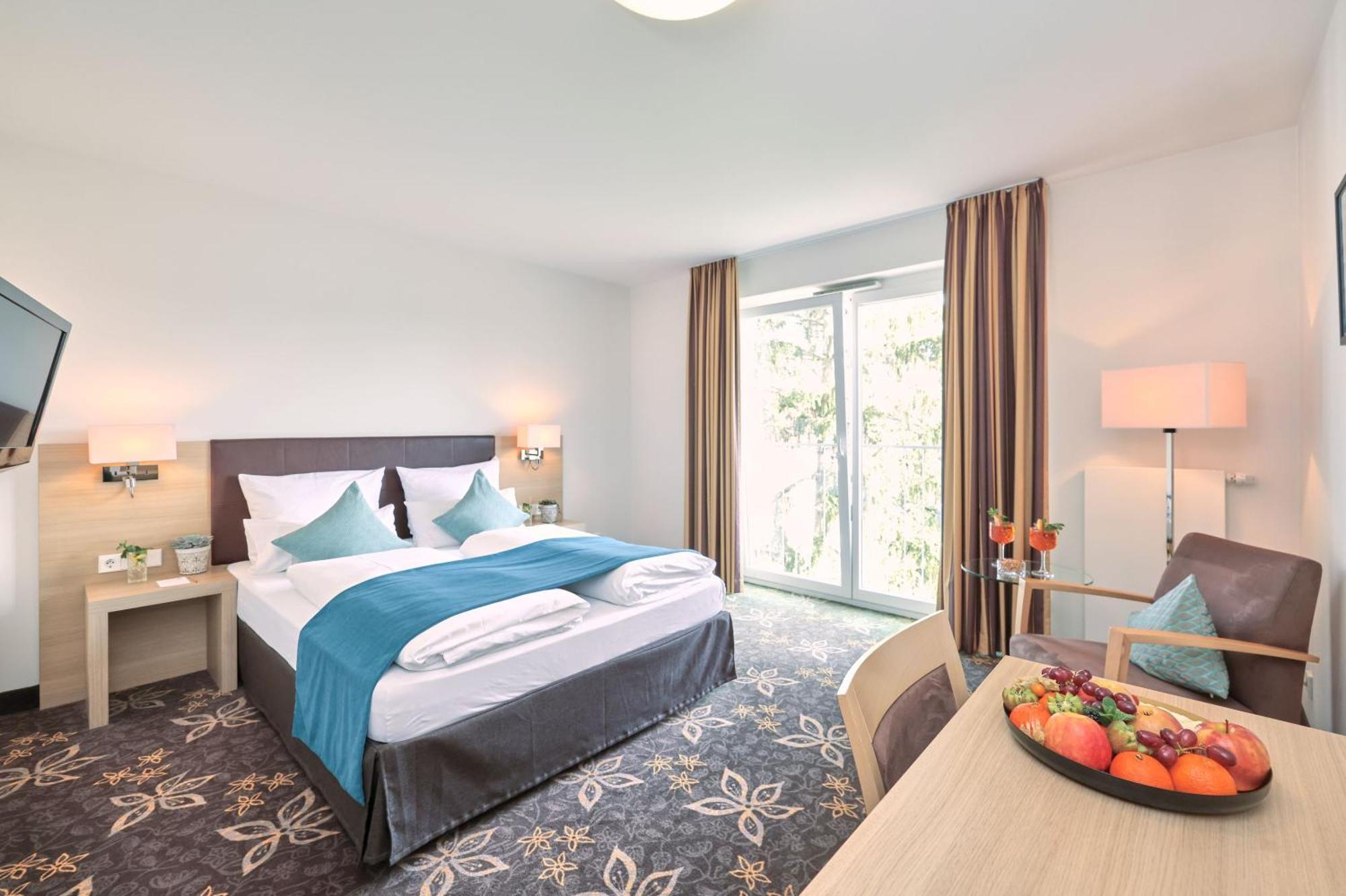 Superior Single Room Queen-Size Bed