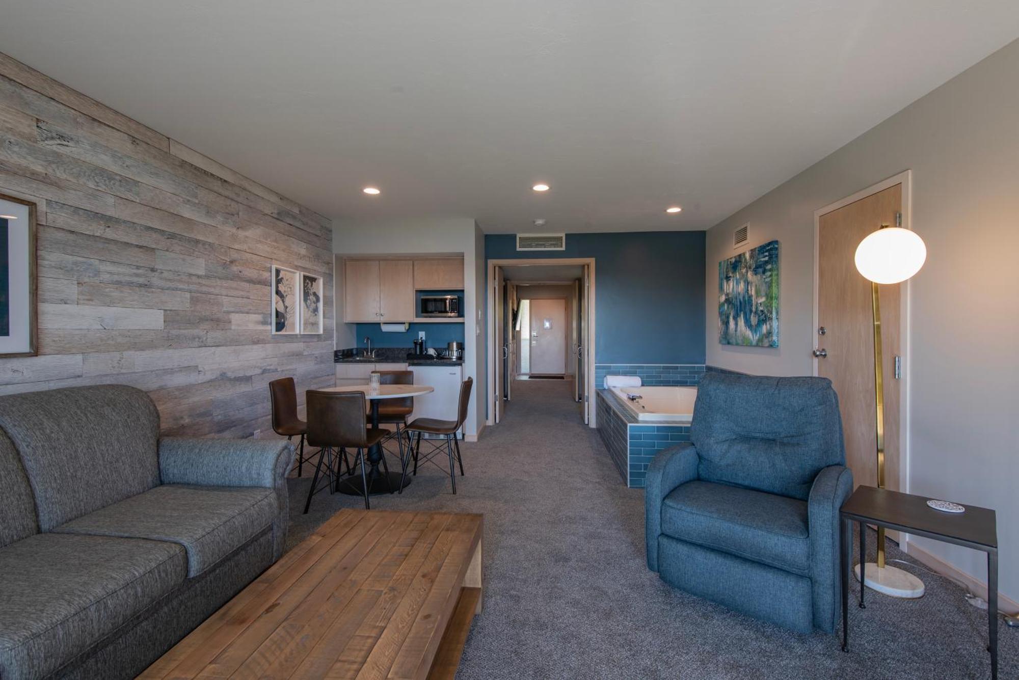 King Suite Hot Tub