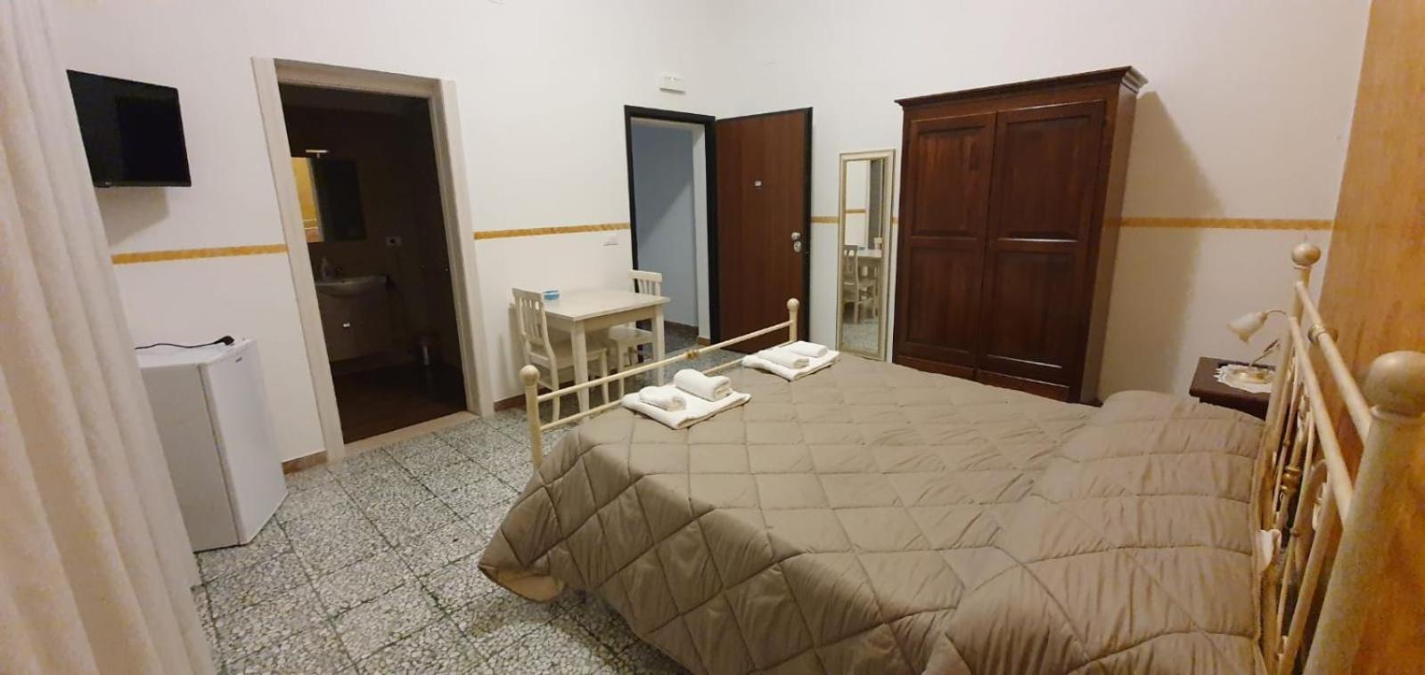 Double Room Private Bathroom