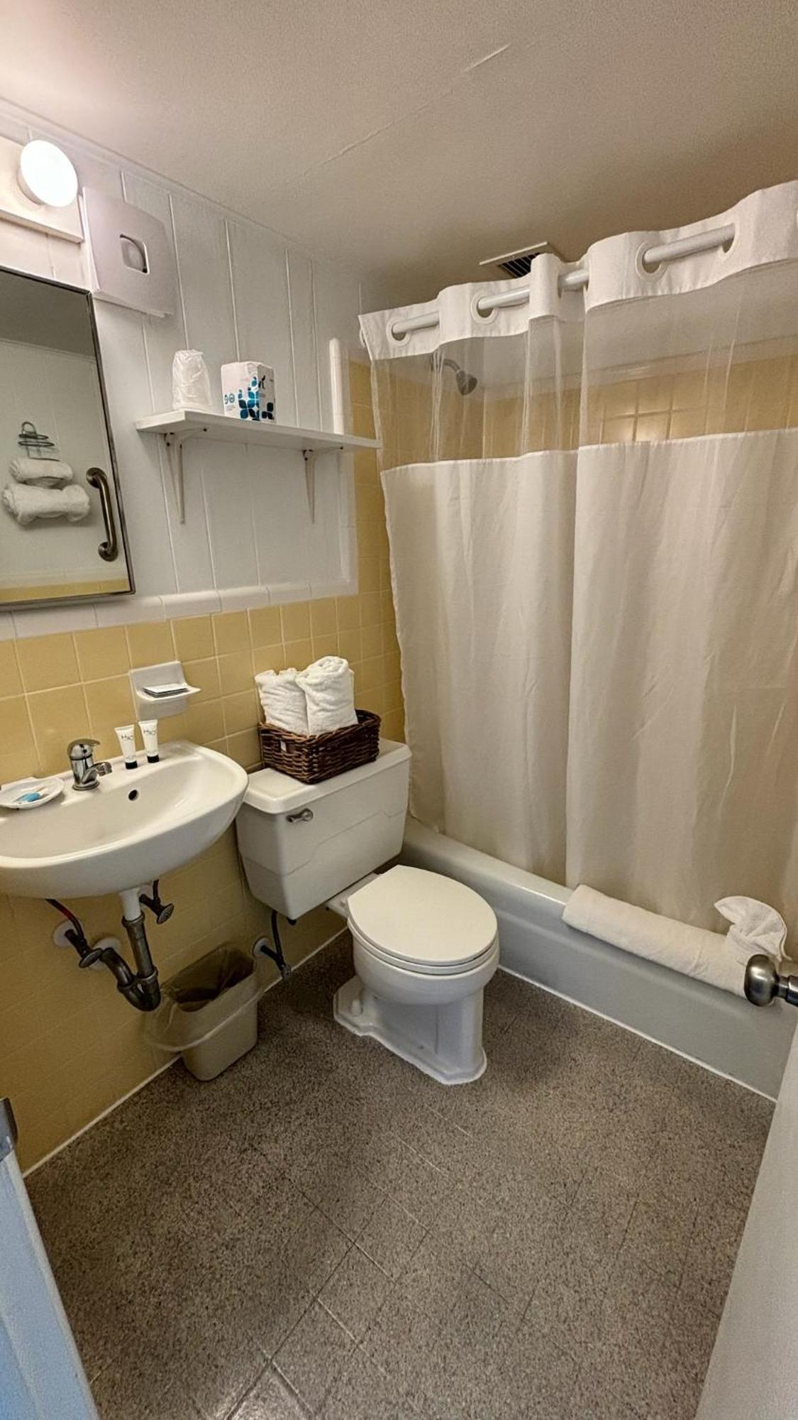 Deluxe One-Bedroom Suite