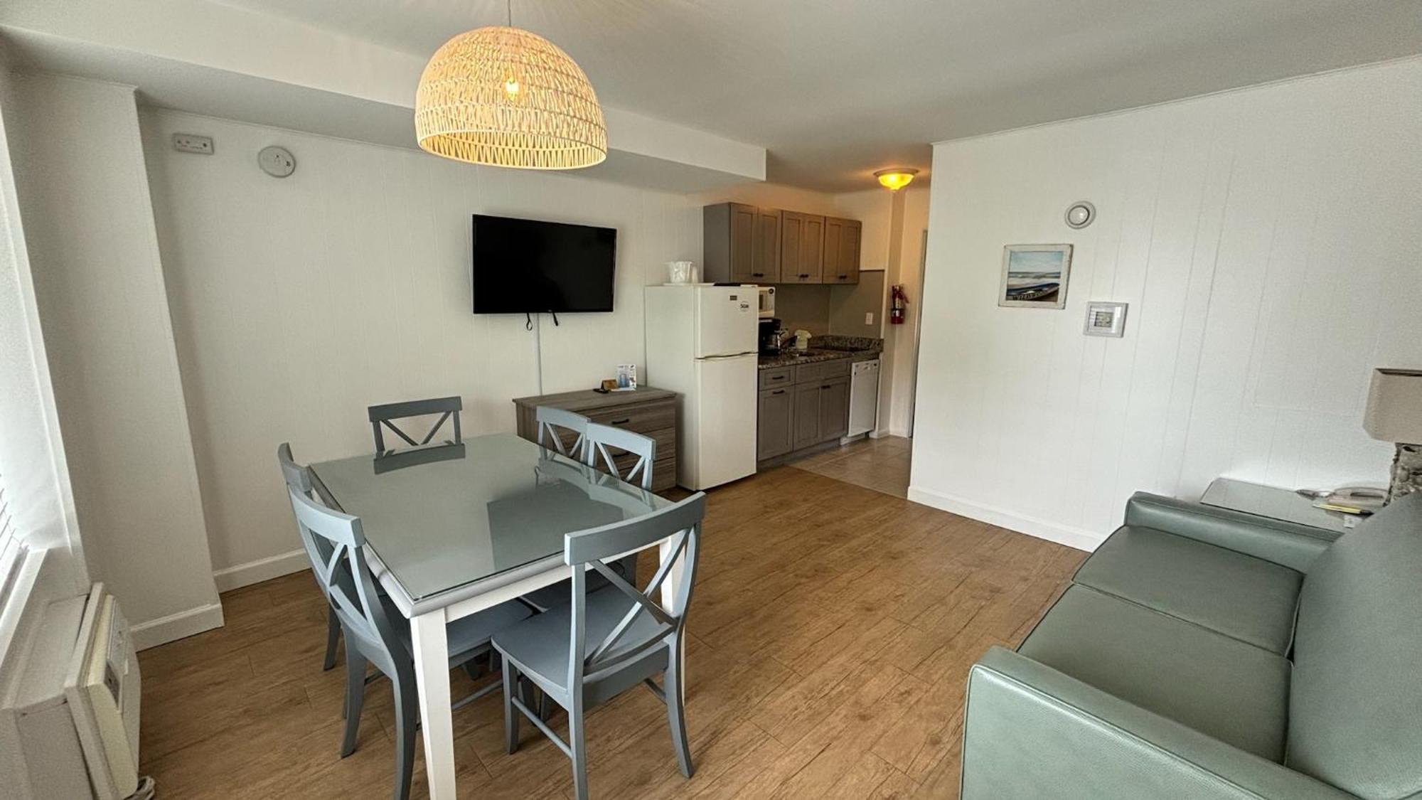 Deluxe One-Bedroom Suite