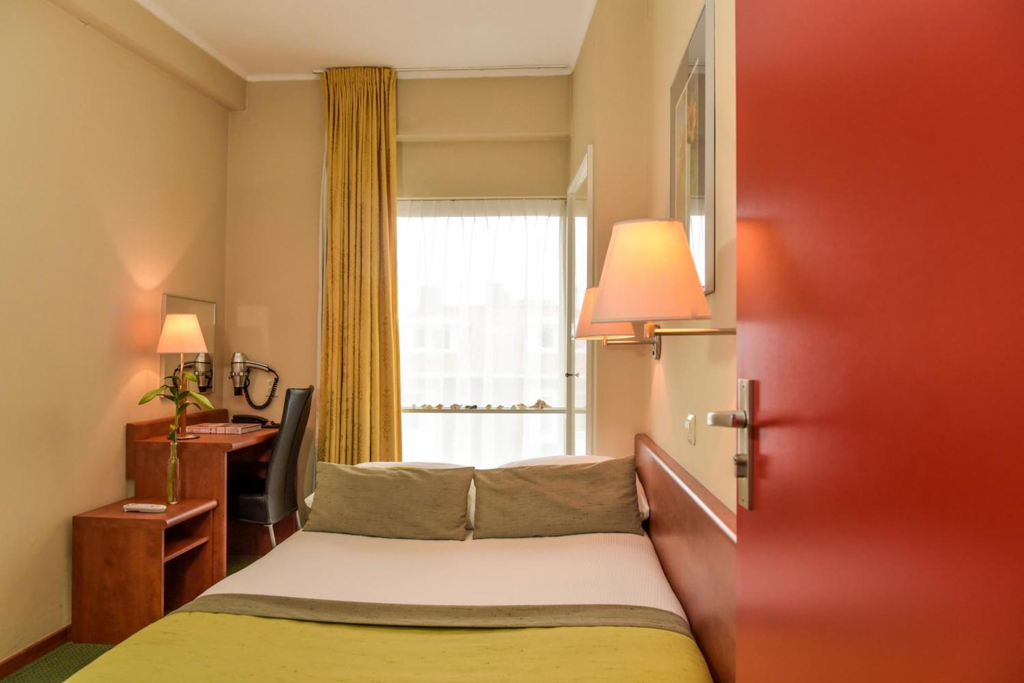 Single Room Small Double Bed