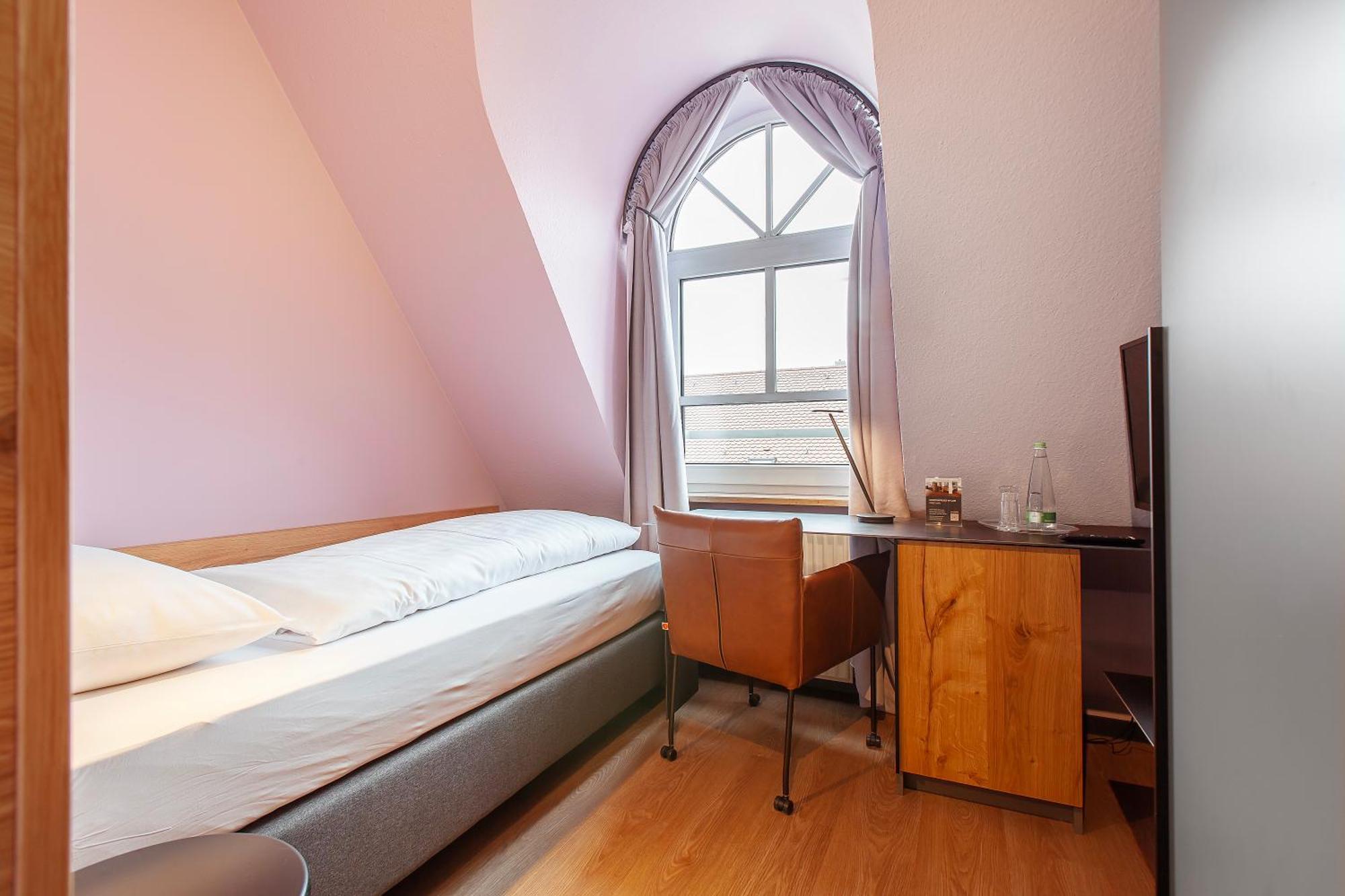 Economy Single Room