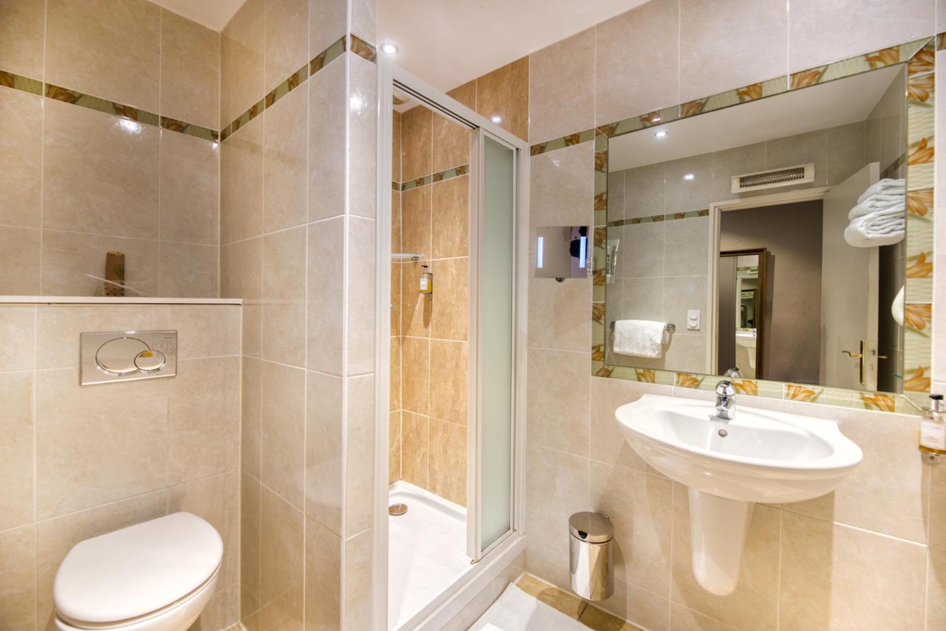 Standard Queen Room