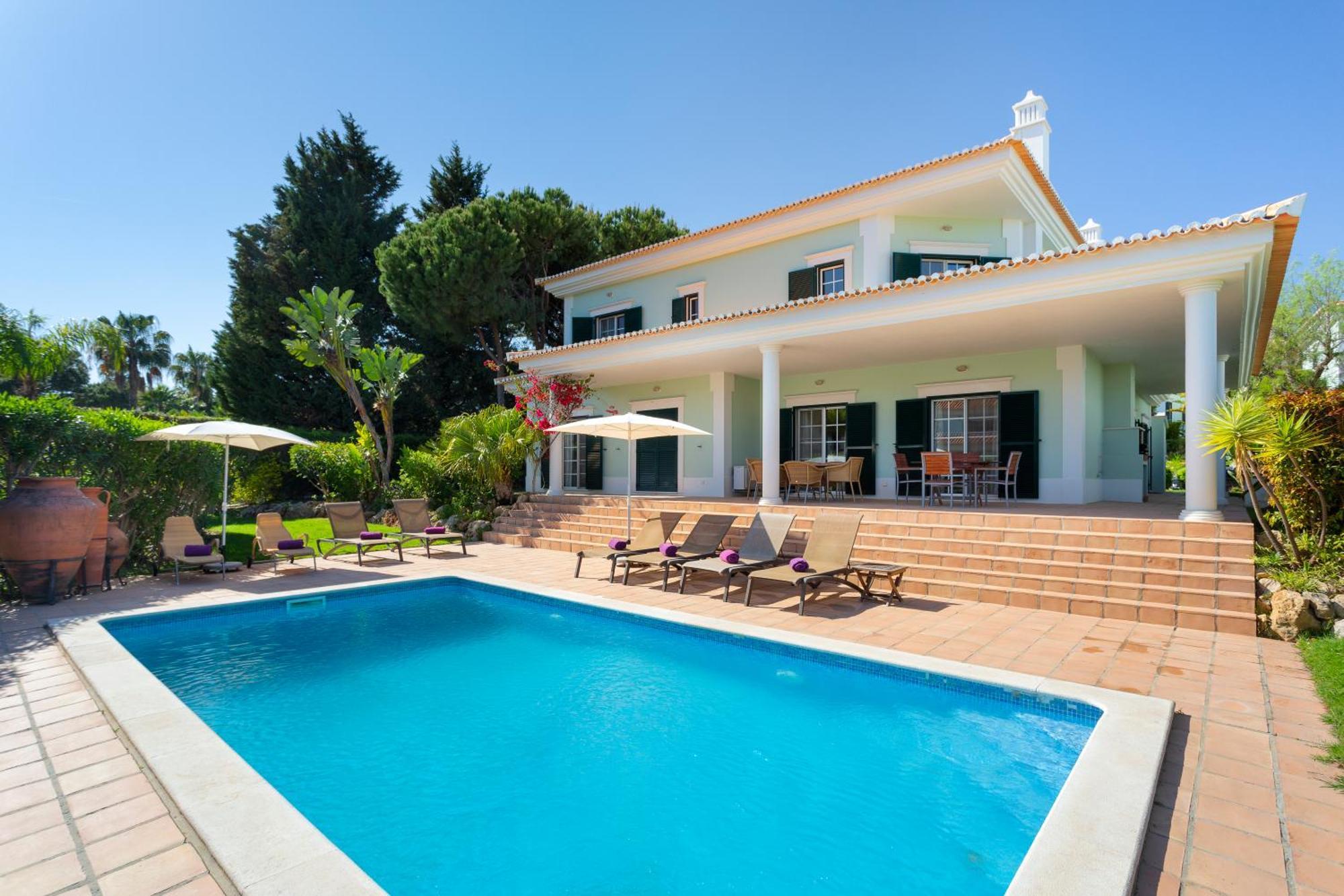 Superior Four-Bedroom Villa Pool