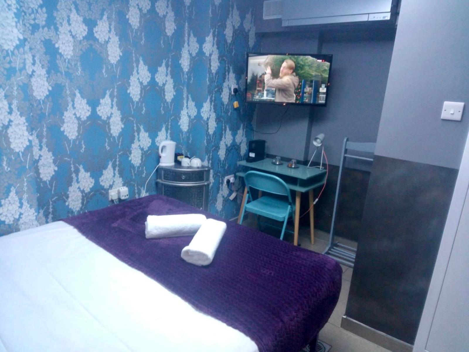 Double Room & A or C – No Window