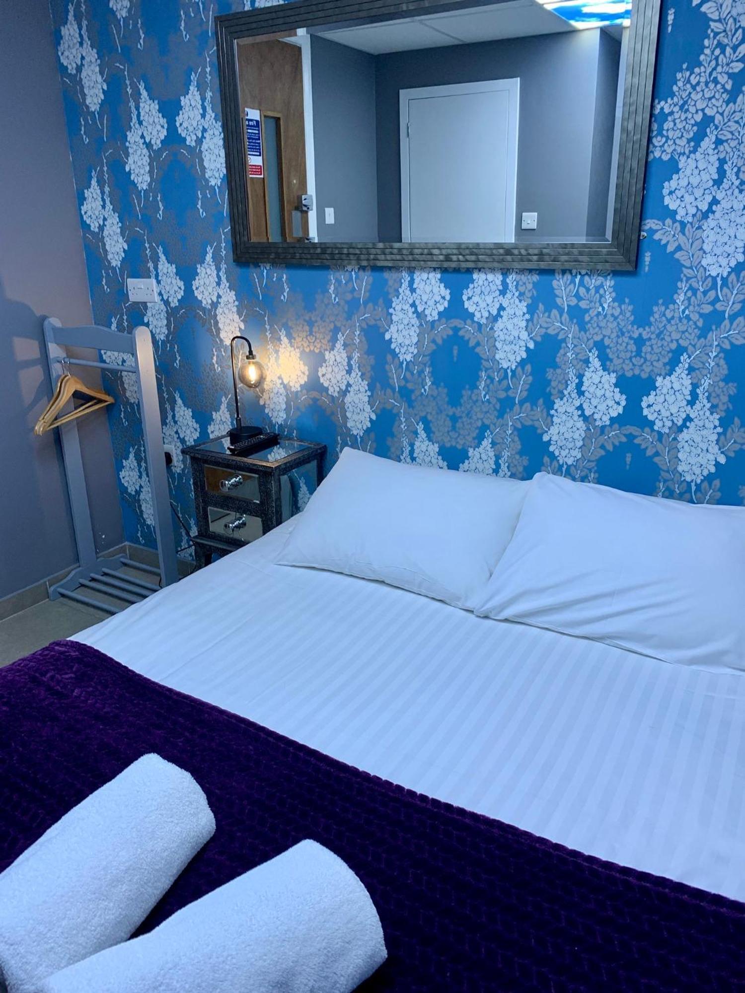 Double Room & A or C – No Window