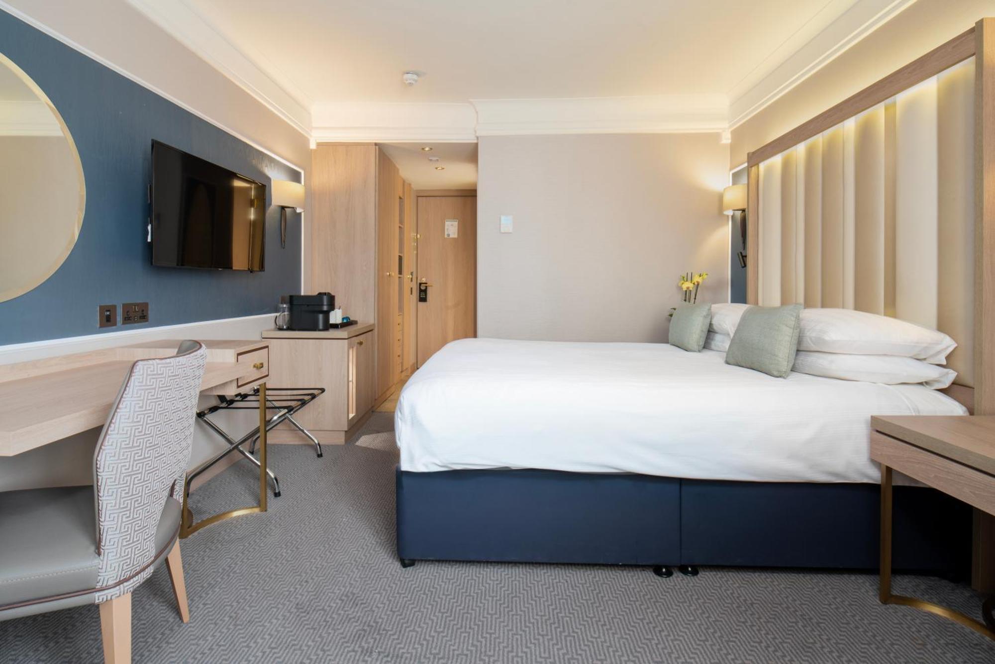 Deluxe King Room,1588043153:JPEG