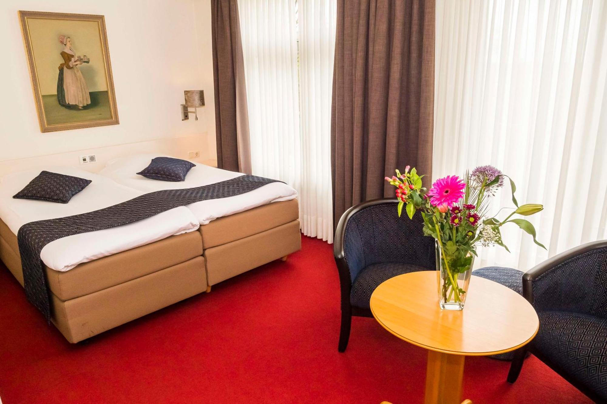 Junior Suite Two Single Beds
