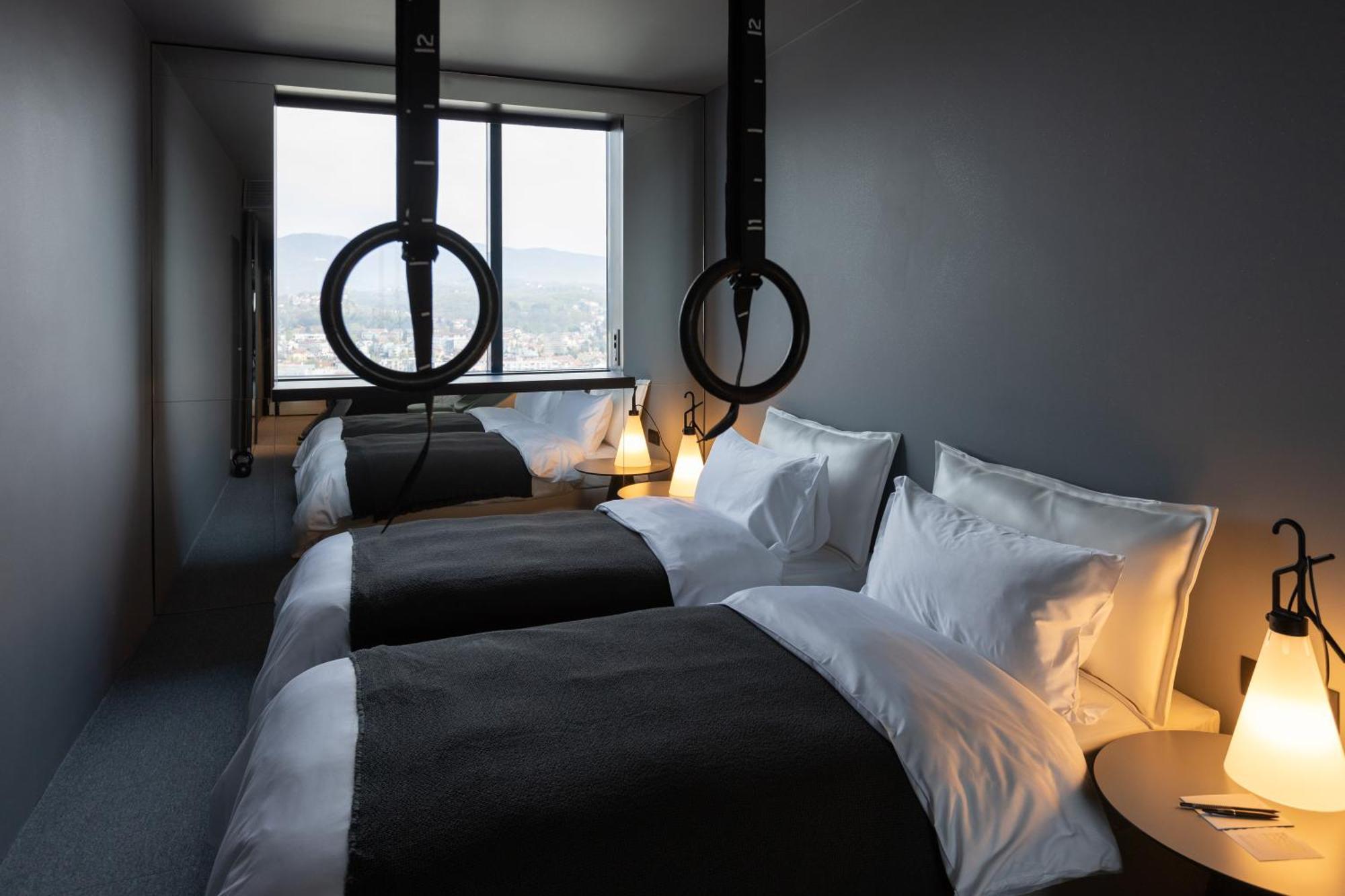 Hangout Edition Room