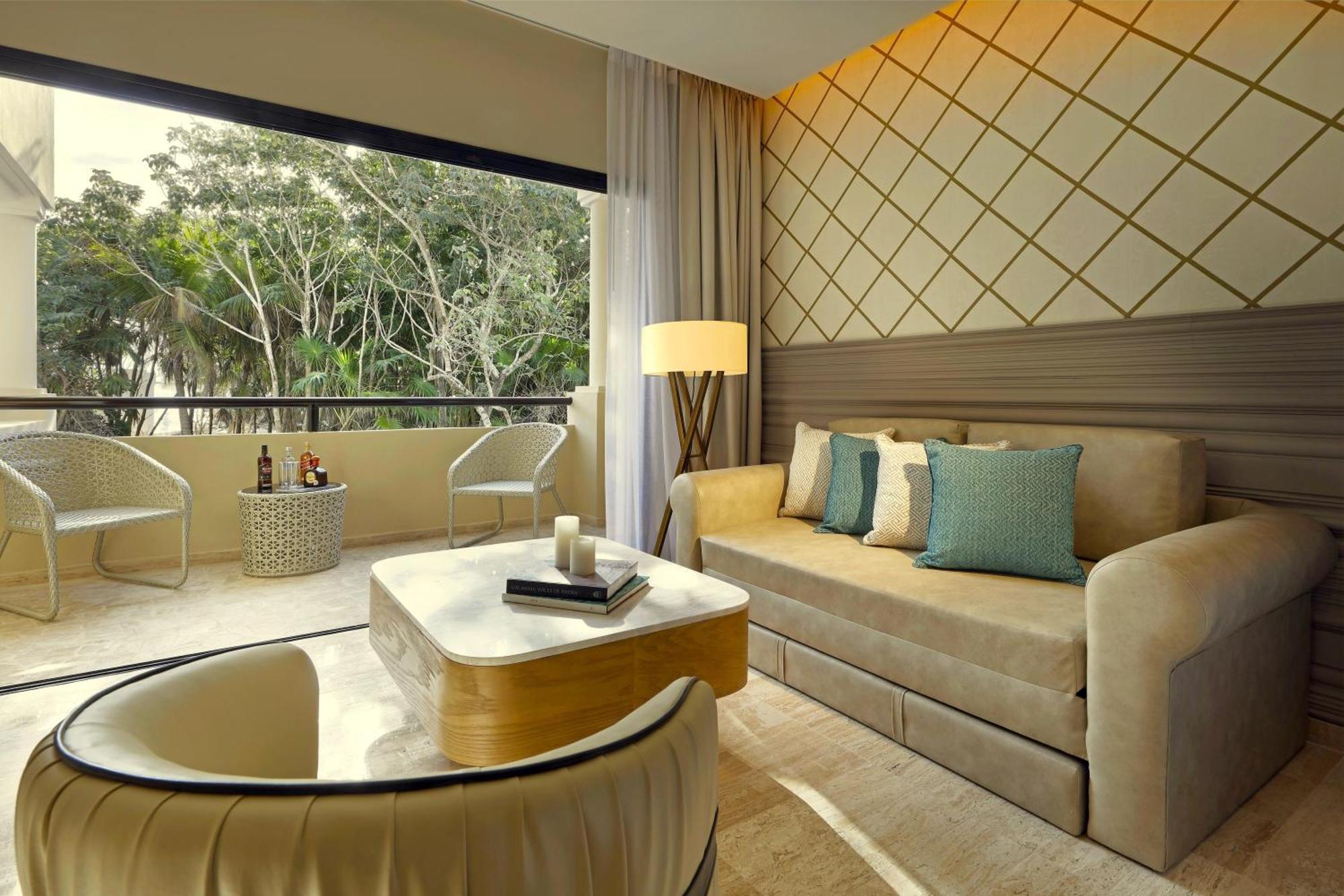 Junior Suite Poolside