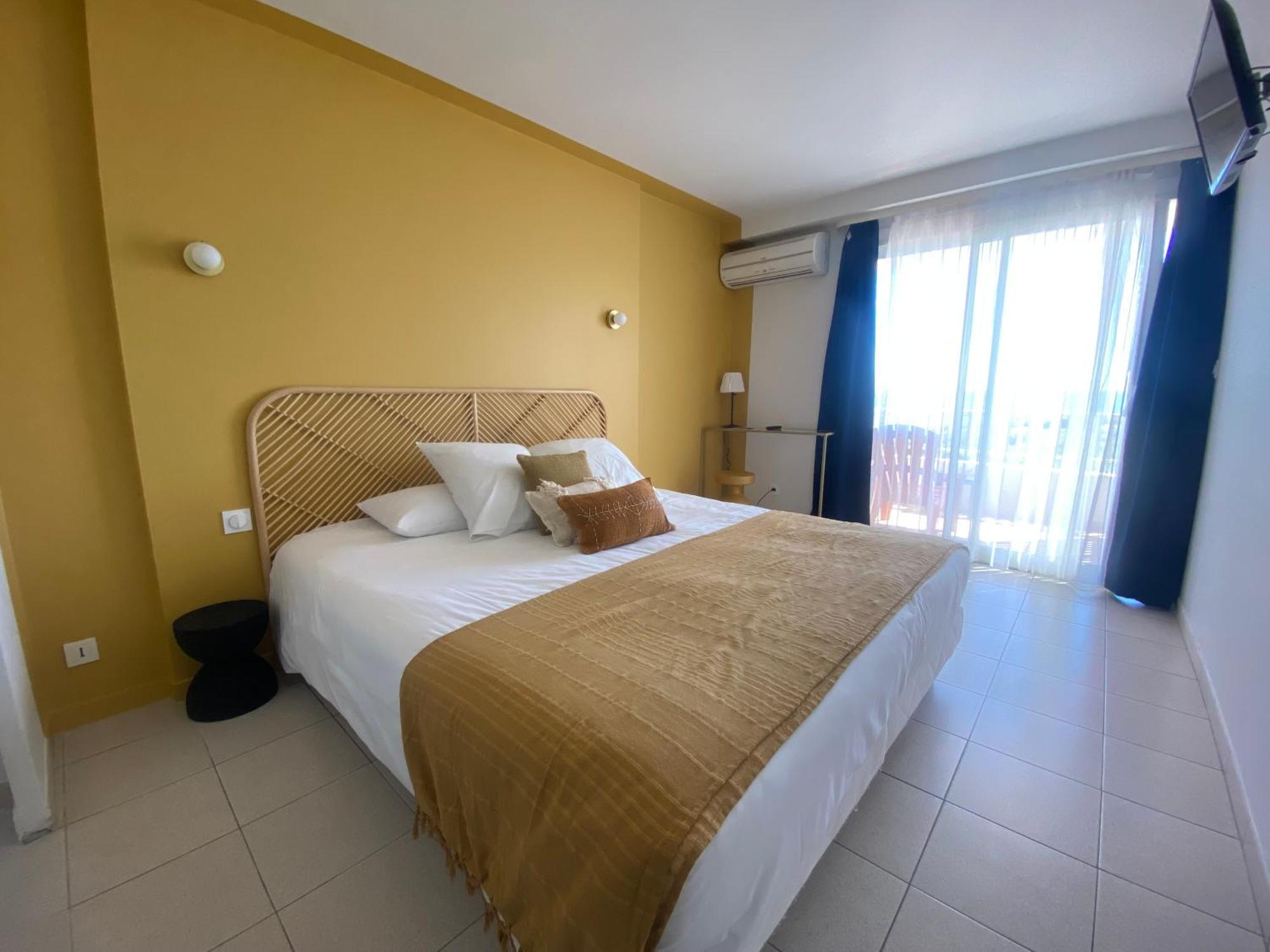 Double room panoramic sea view terrace 3rd floor King-size bed or Twins
