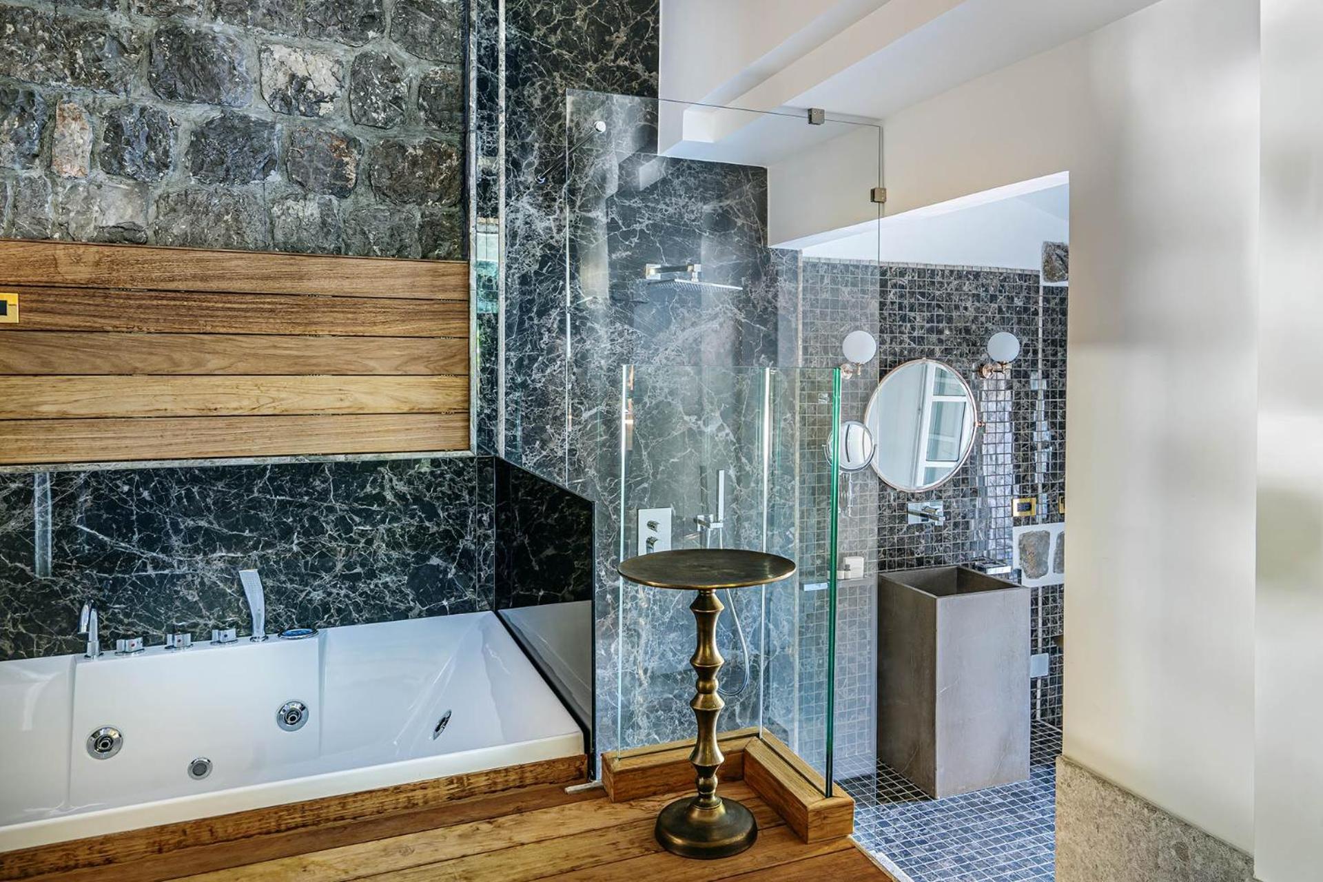 Suite Spa Bath