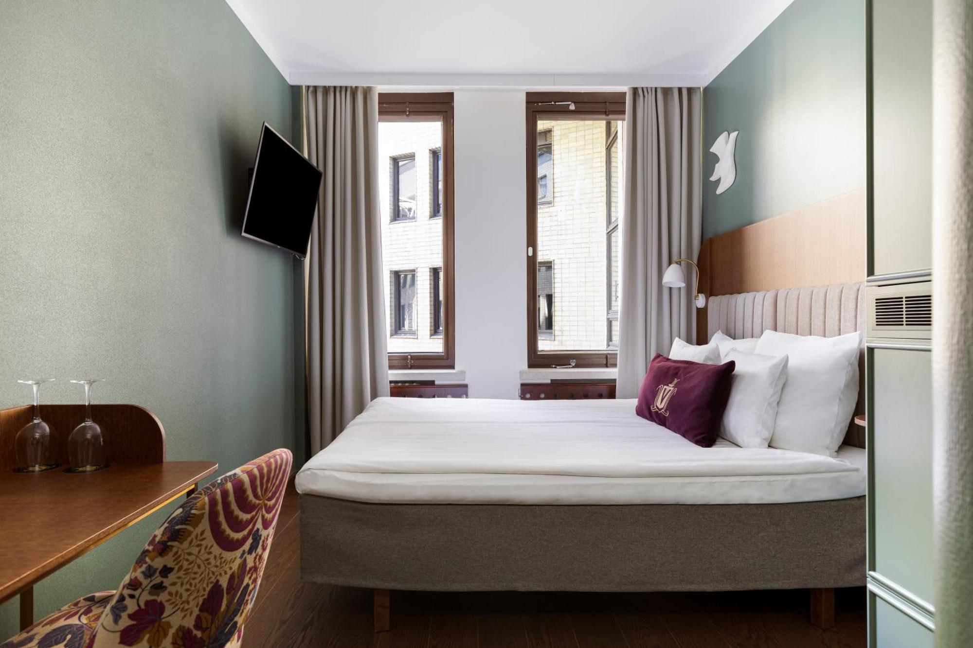 Standard Queen Room