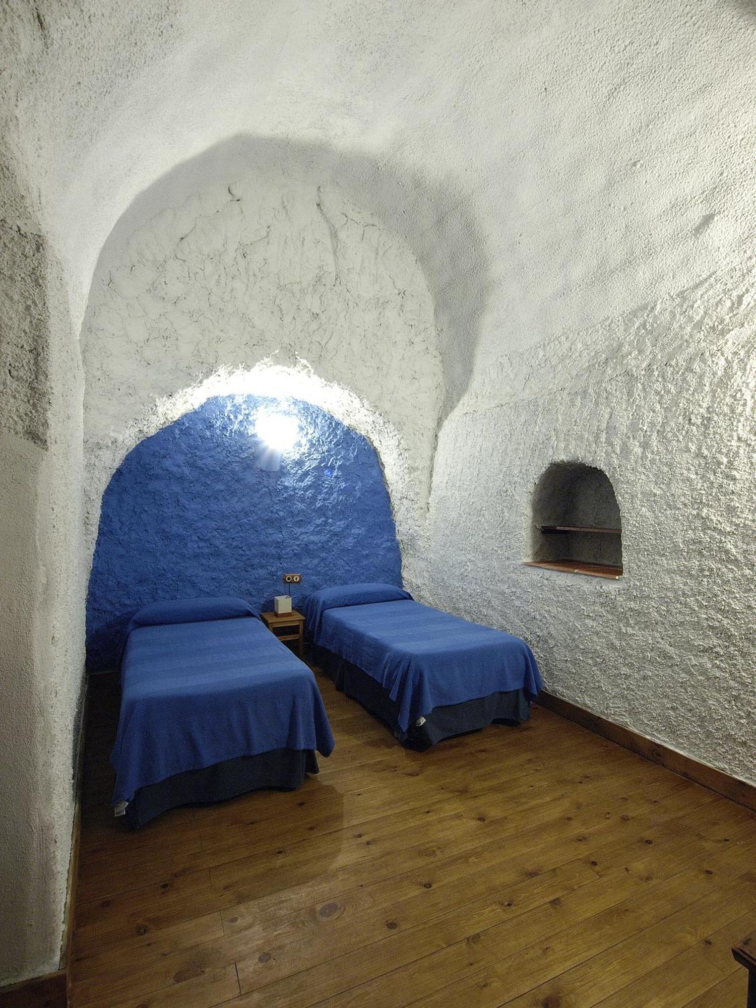 Superior Cave One-Bedroom Apartment