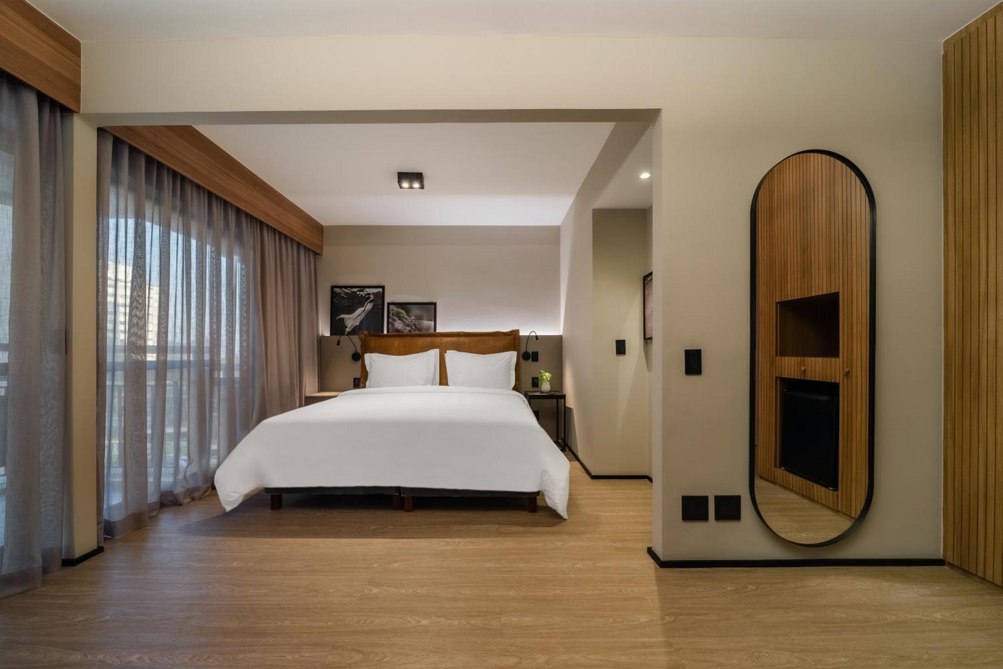 Quarto Superior com Cama King-size e Varanda