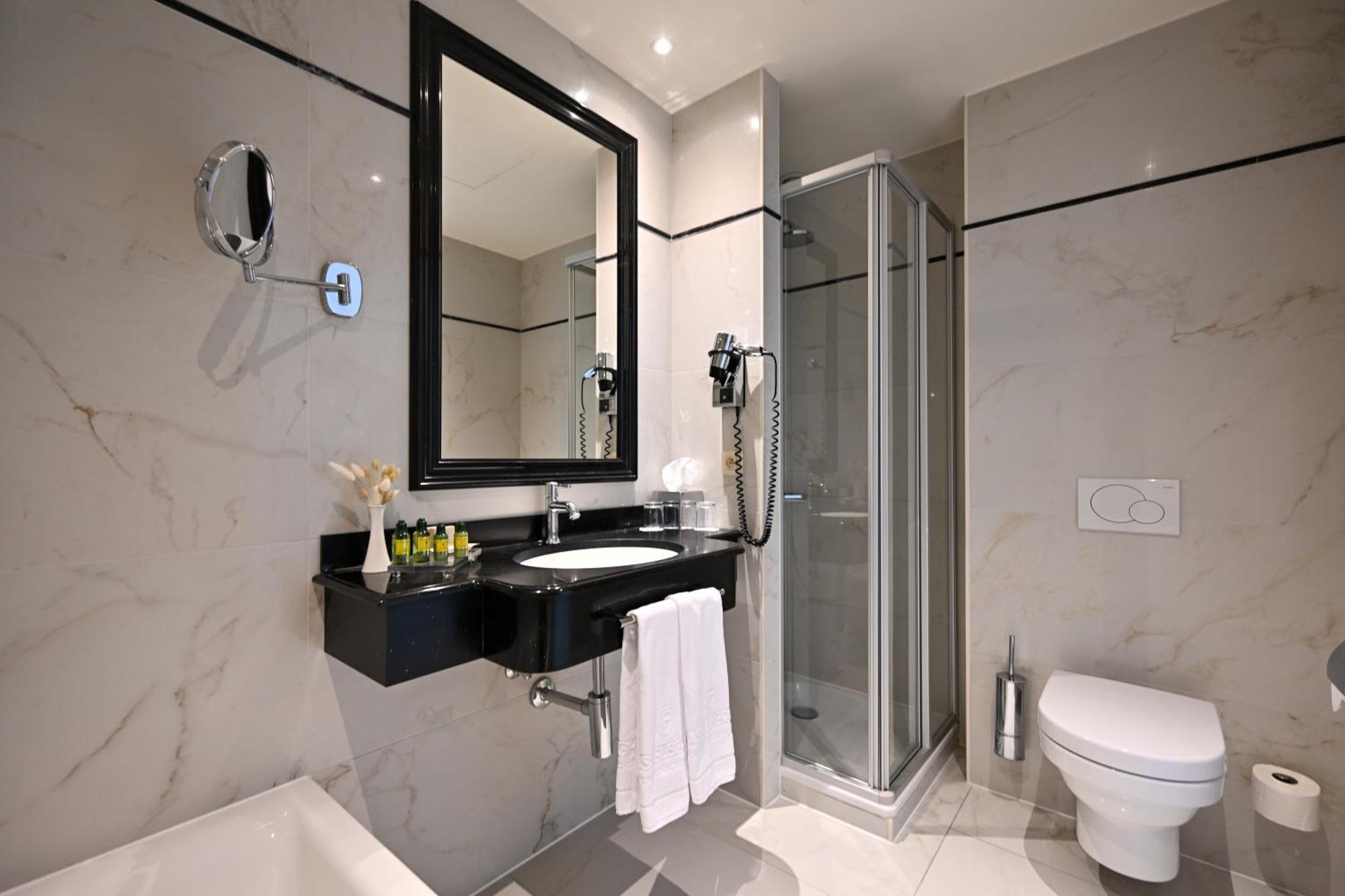 Luxury Historic Room
