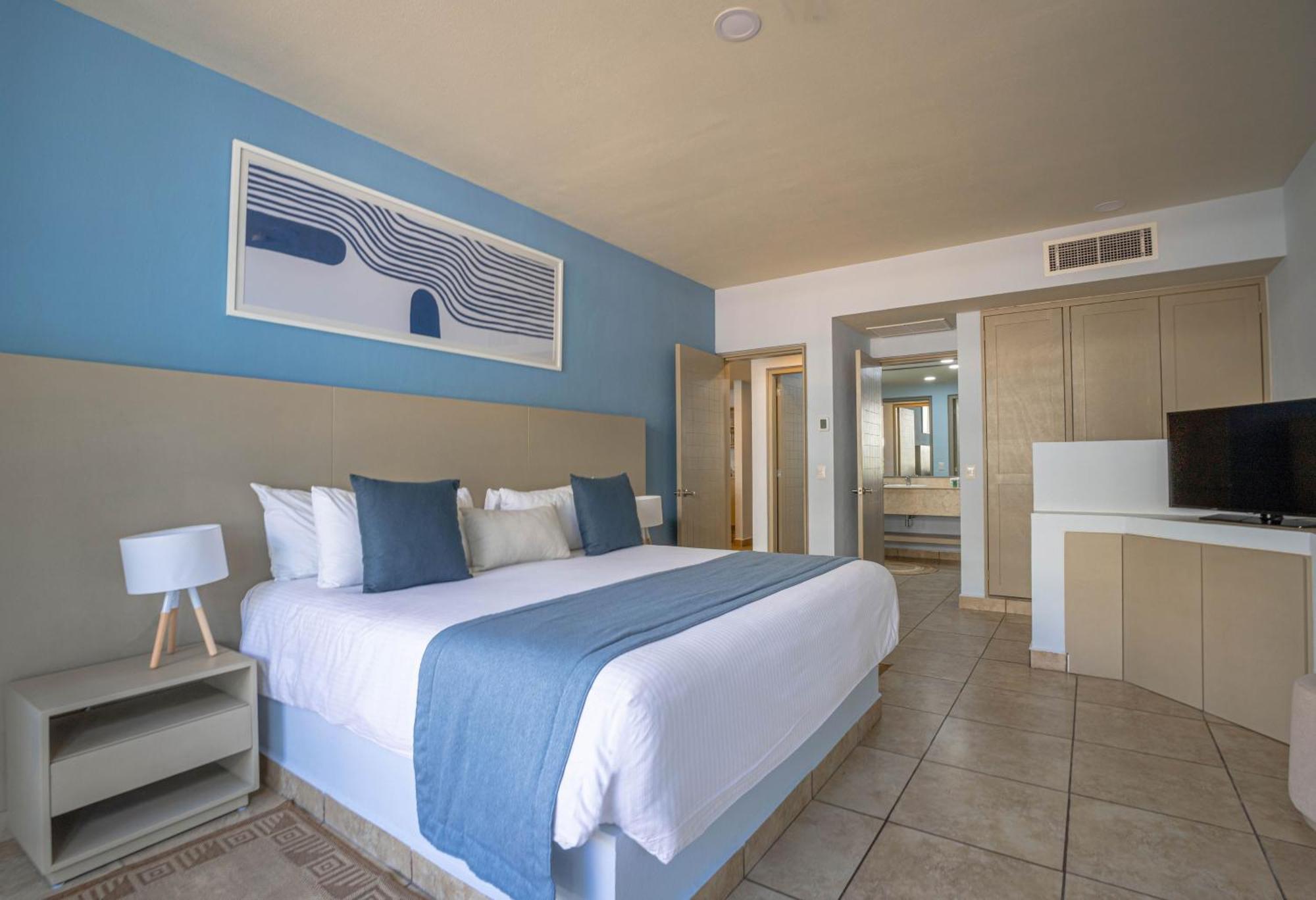 One-Bedroom Suite Ocean or Garden View