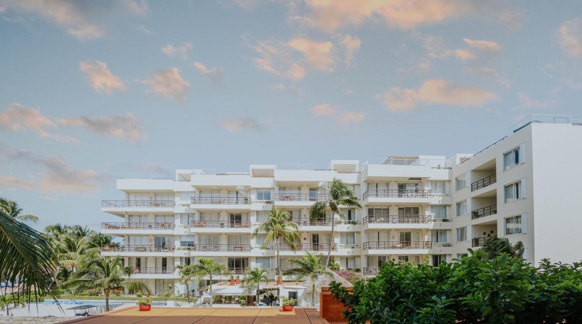 One-Bedroom Suite Ocean or Garden View
