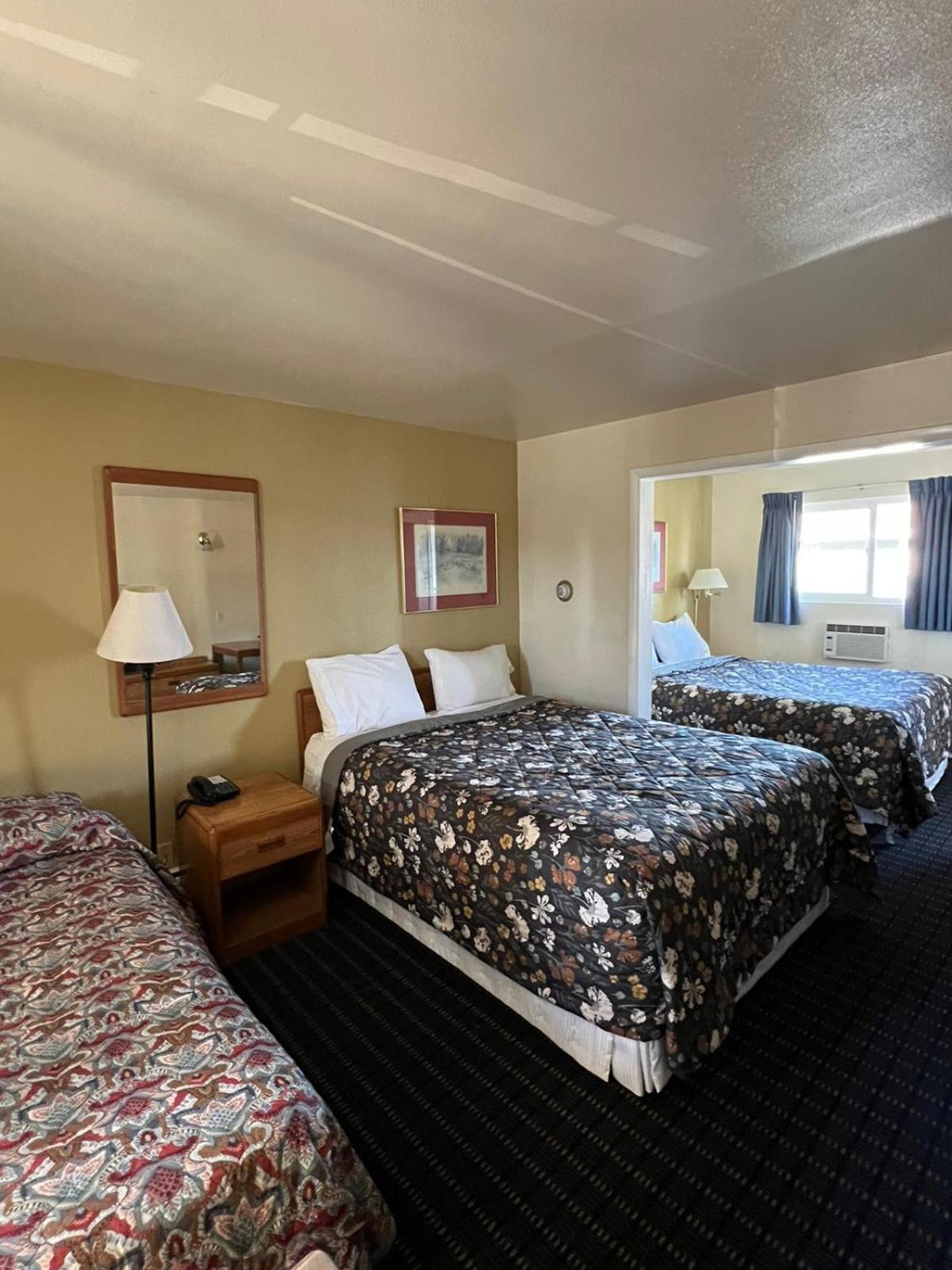 Classic Room Three Beds