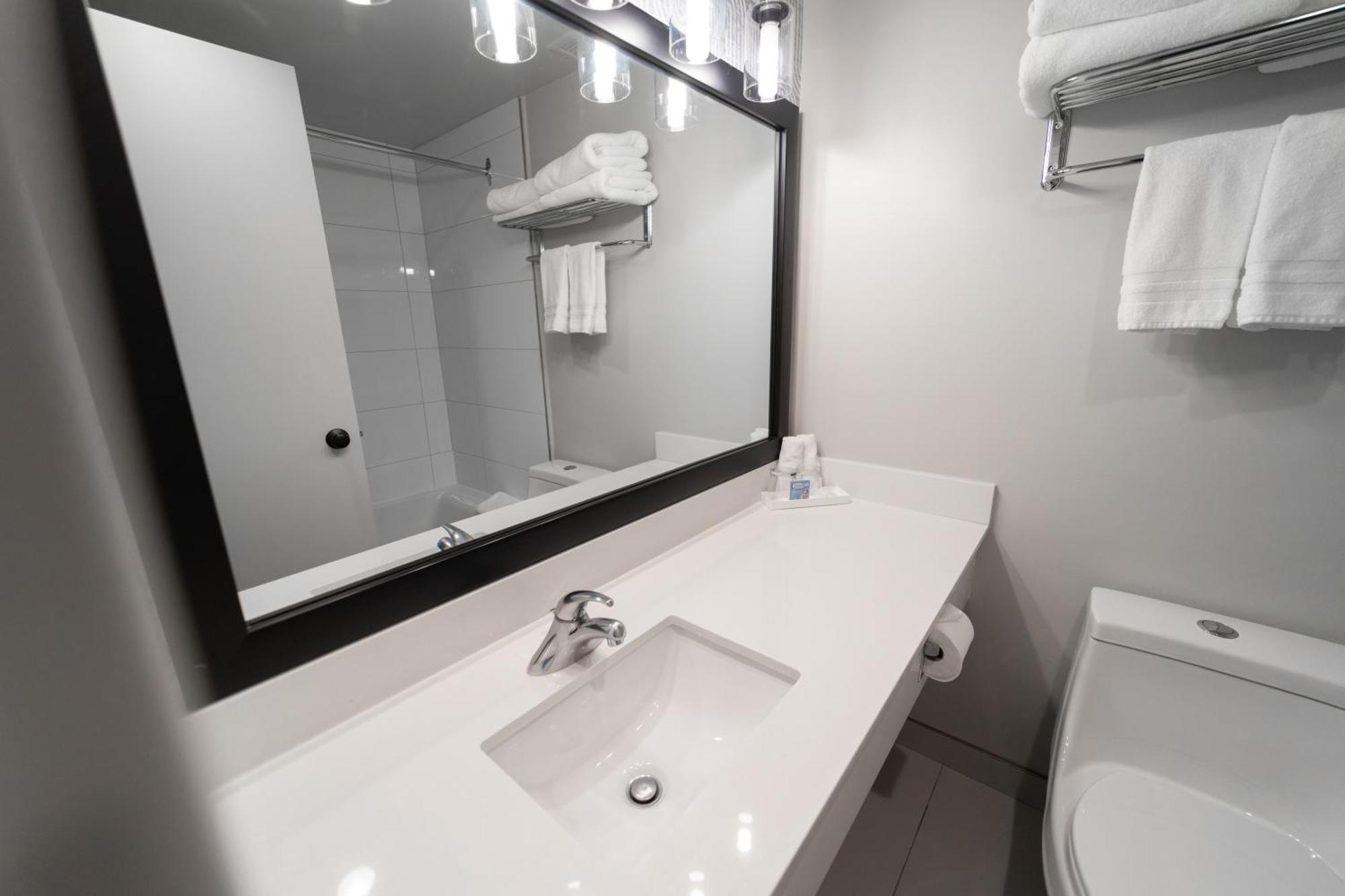 Deluxe King Suite